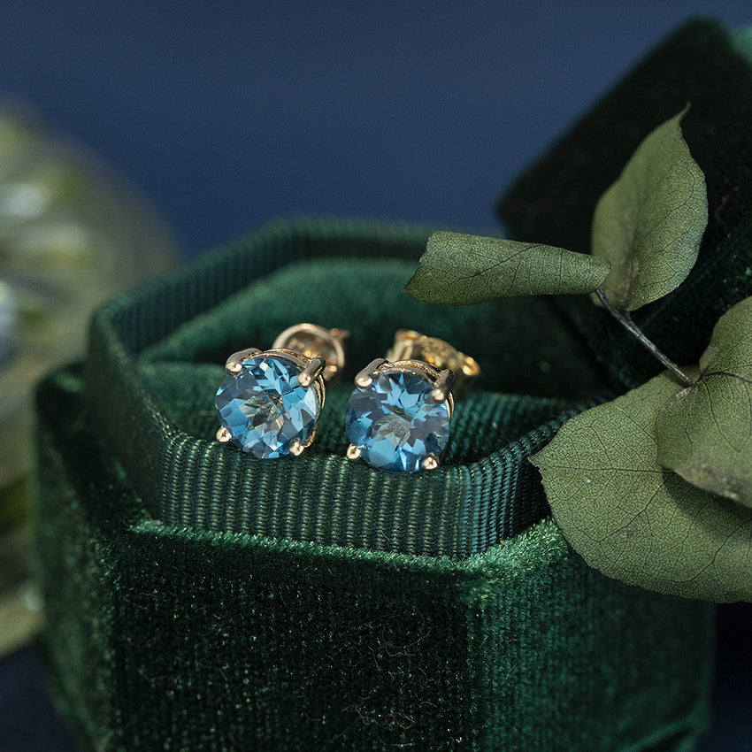 Gold vintage stud earrings with topaz 14 kt