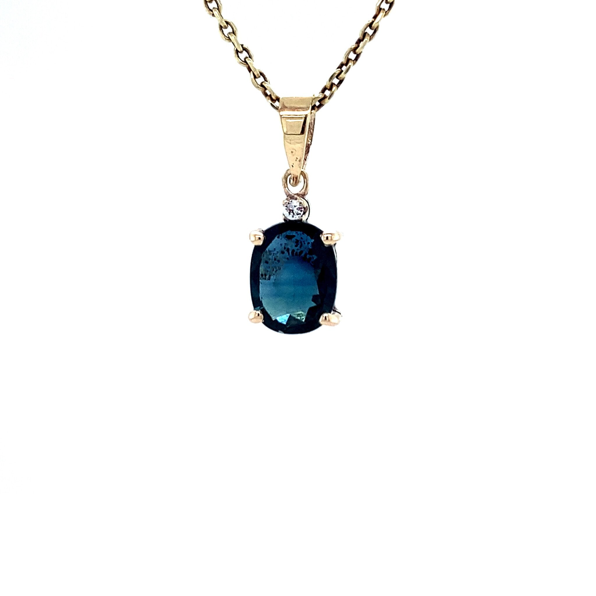 10 kt sapphire pendant