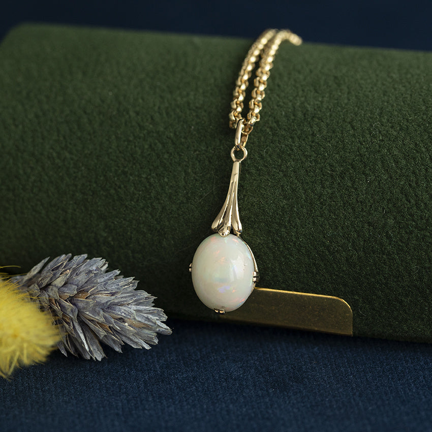 Gold vintage pendant with opal 14 kt