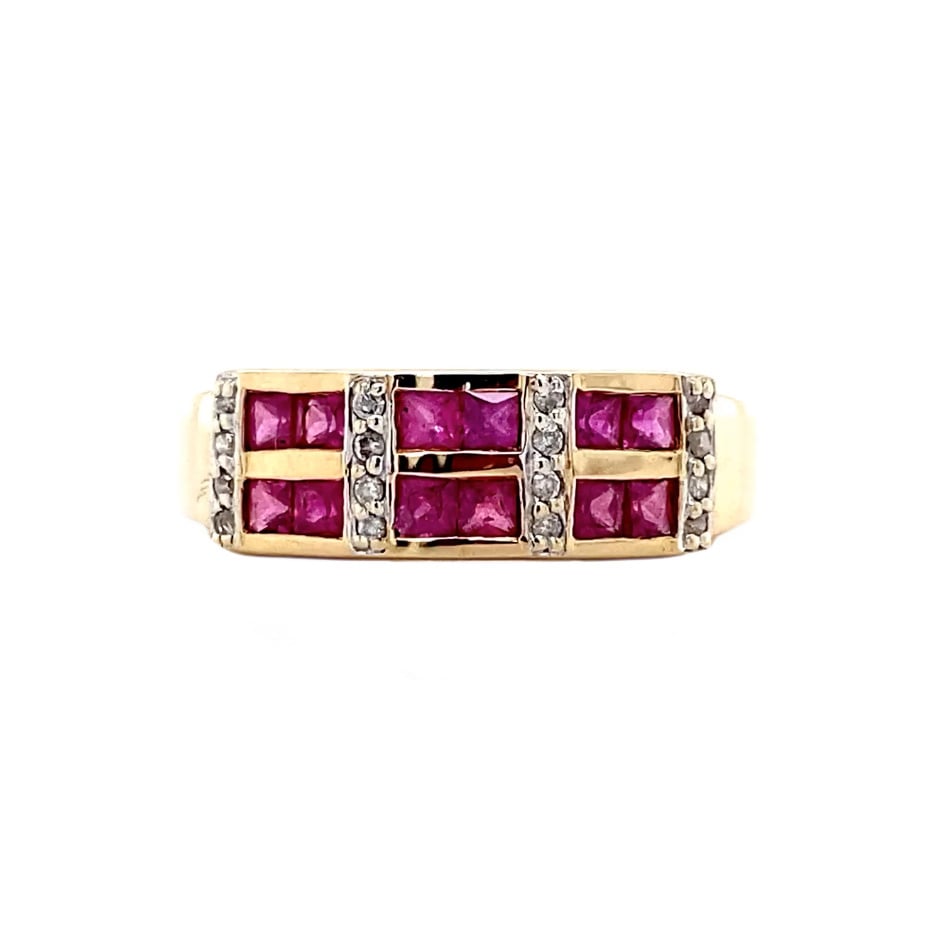 9 kt ring with ruby and diamond