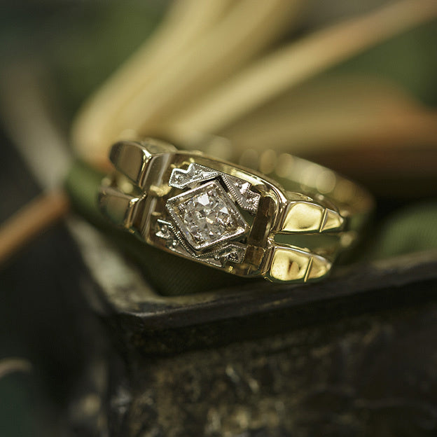 14 kt gold ring with diamond