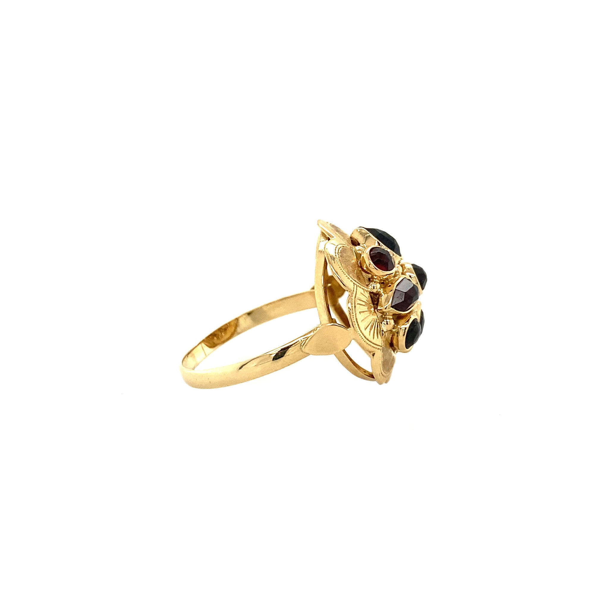 14 kt gold ring with garnet