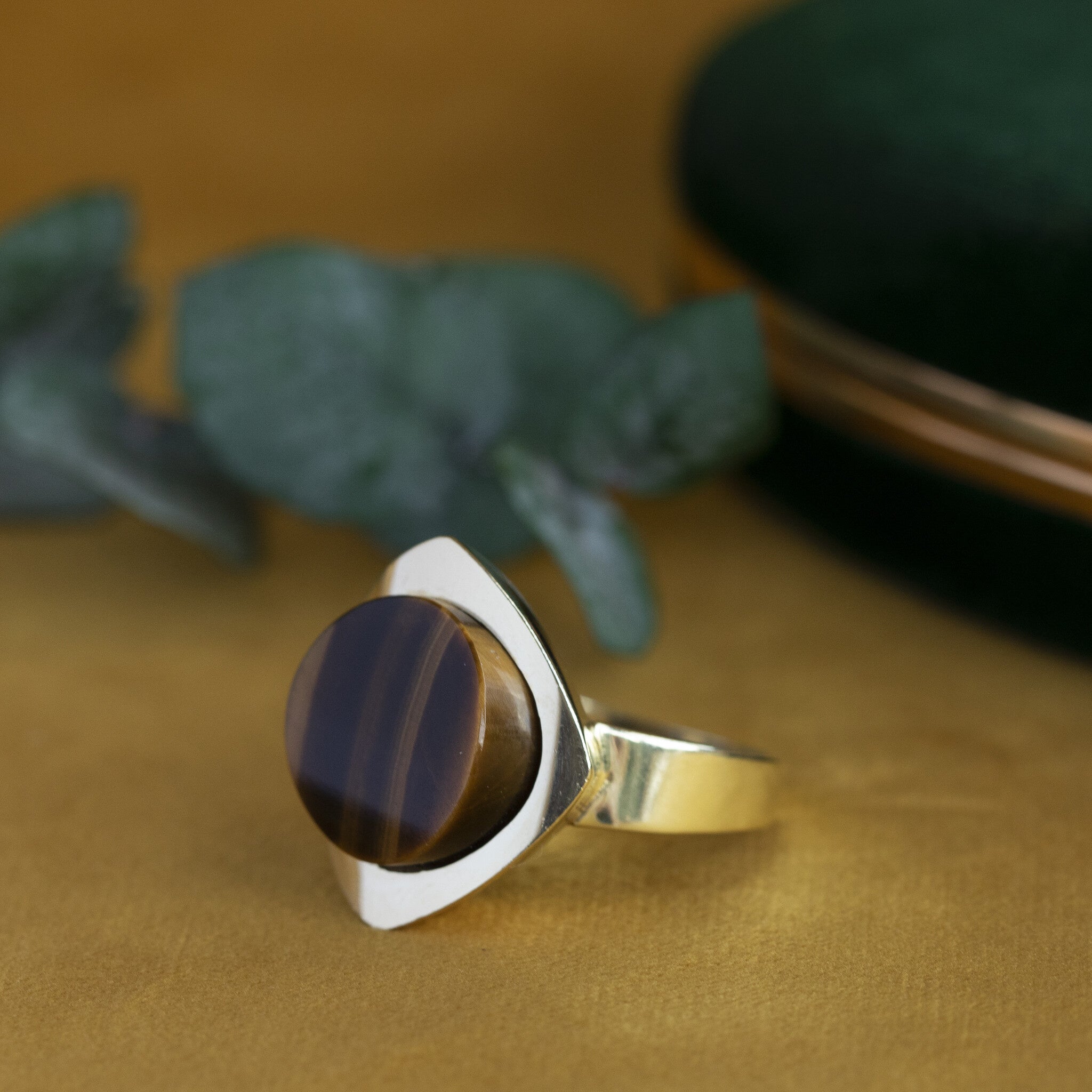 Gouden ring met tijgeroog 14 krt