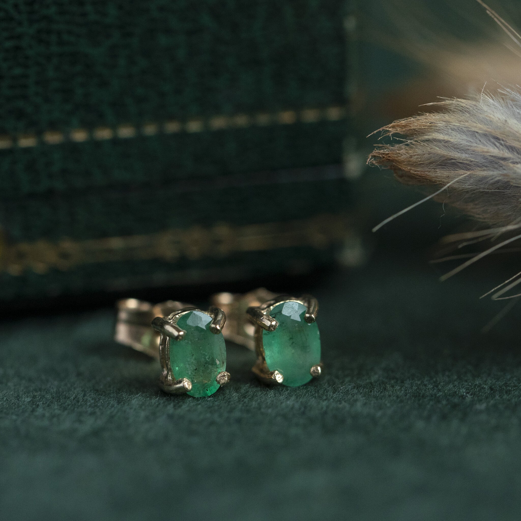 14 kt gold stud earrings with emeralds
