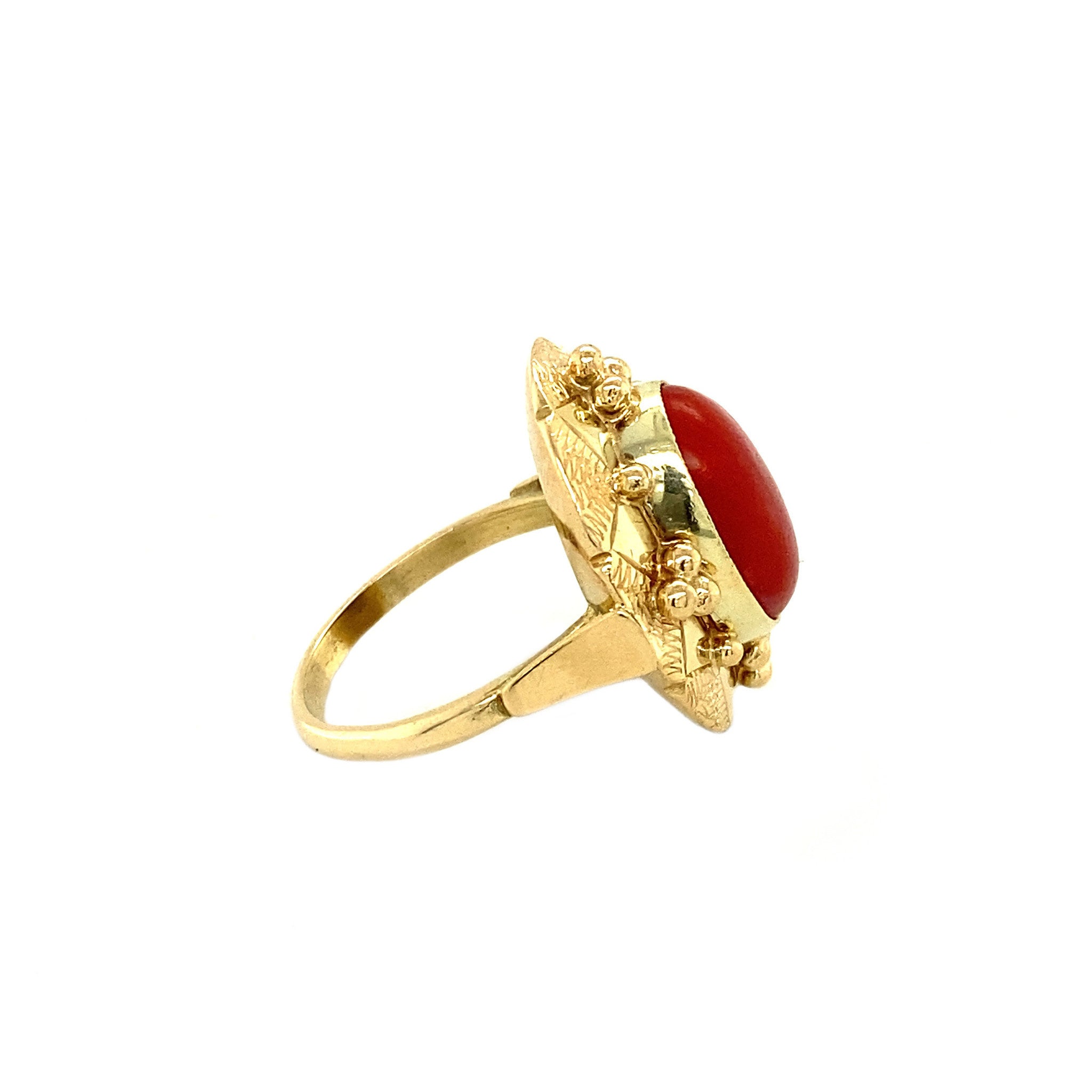 Gold ring with blood coral, 14 kt