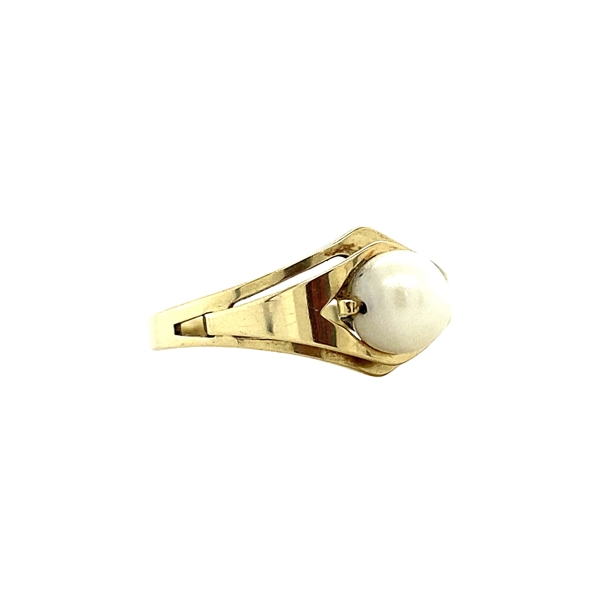 14 kt gold ring with a pearl