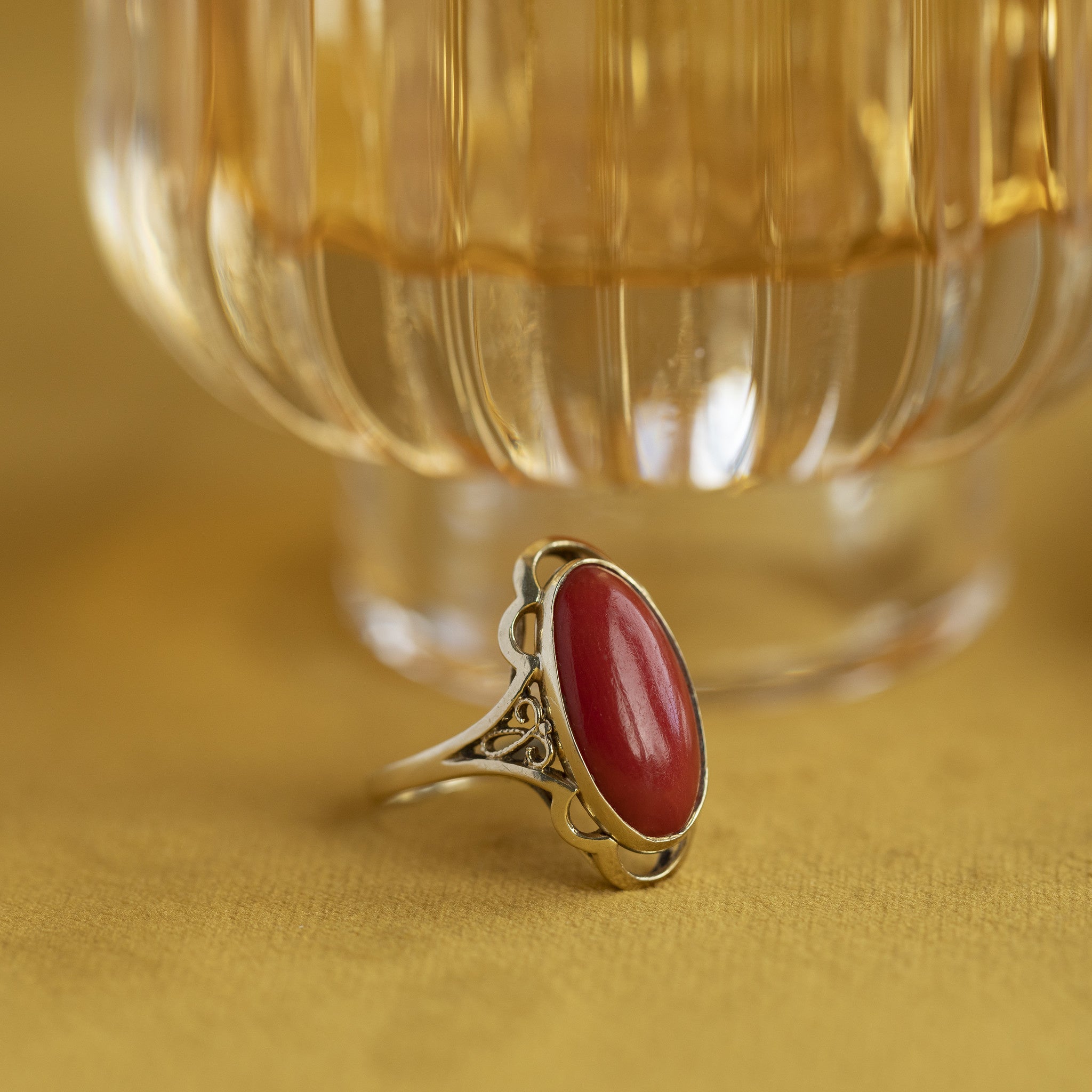 Gold ring with red coral 14 krt