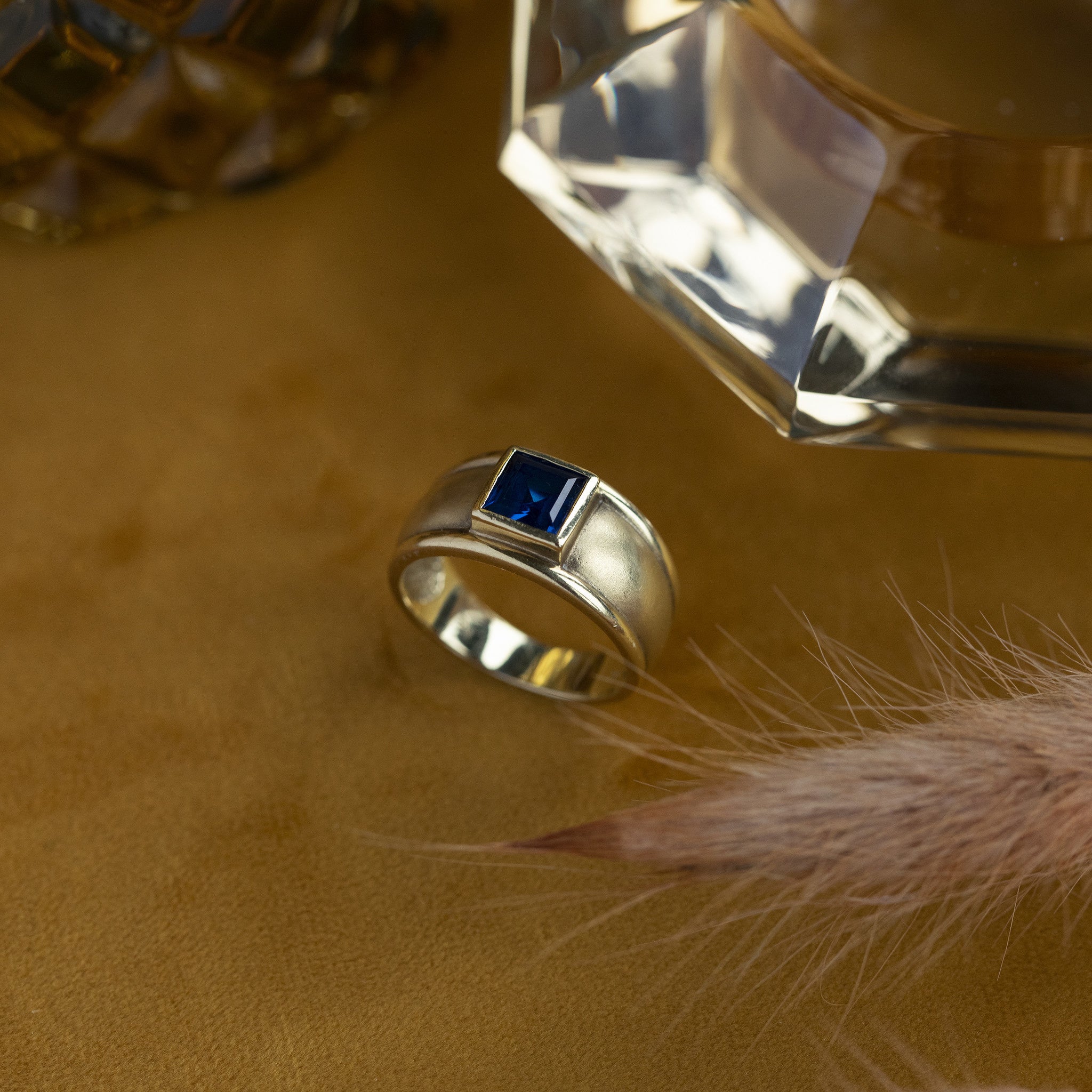 Gouden ring met synthetische saffier 14 krt