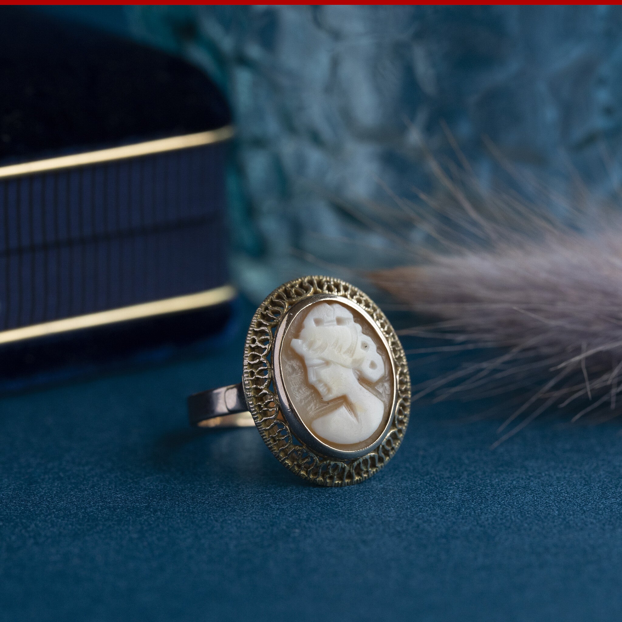 14 kt gold ring with cameo