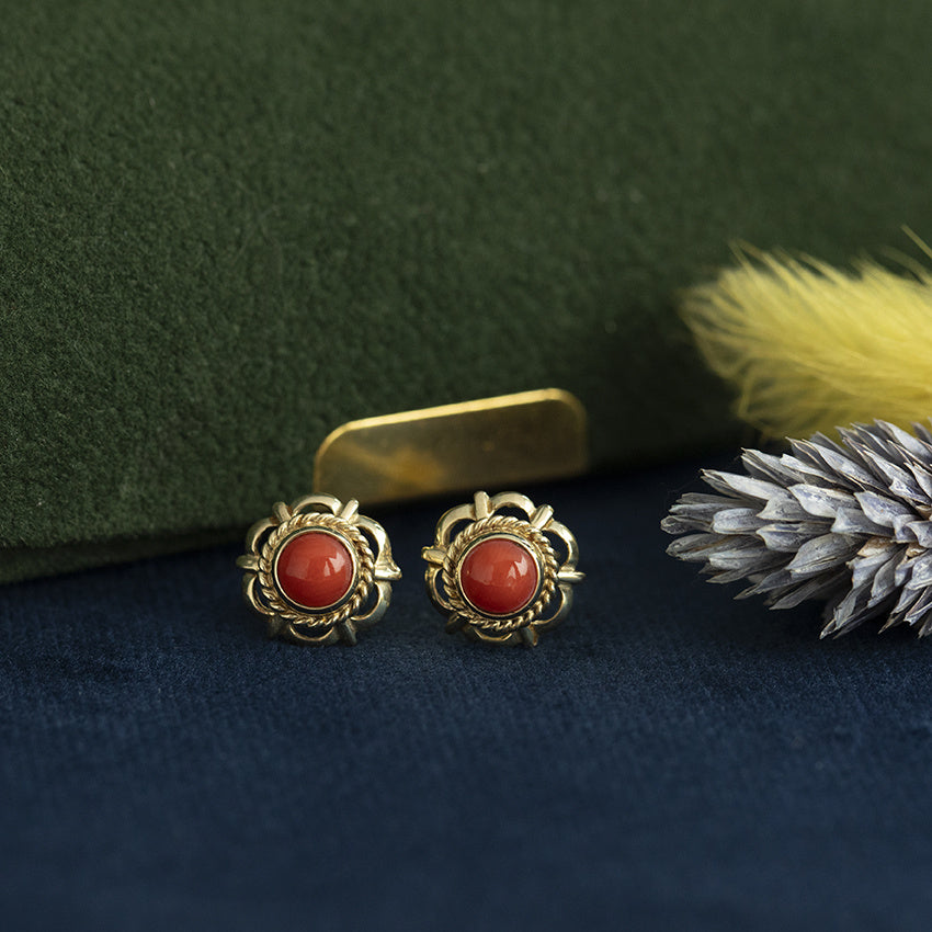 Vintage gold stud earrings with blood coral, 14 kt