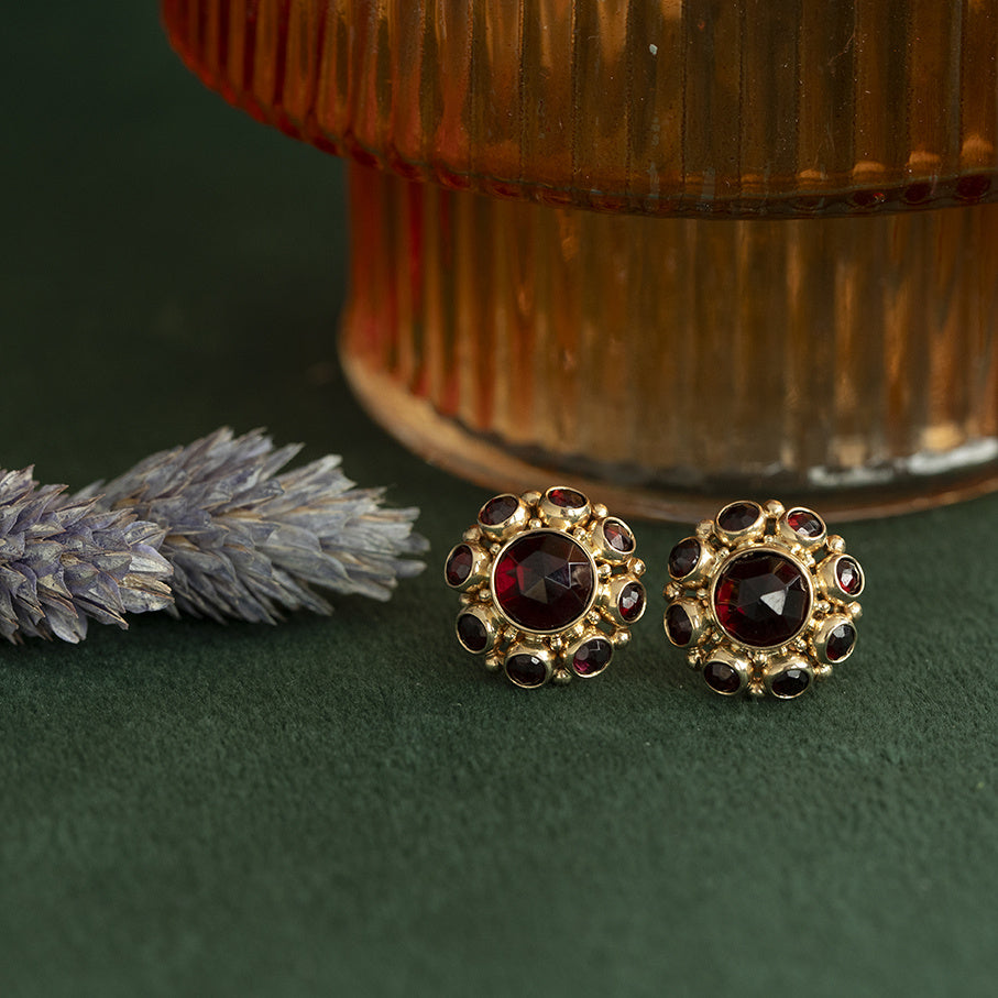 14 kt gold vintage entourage stud earrings with garnet