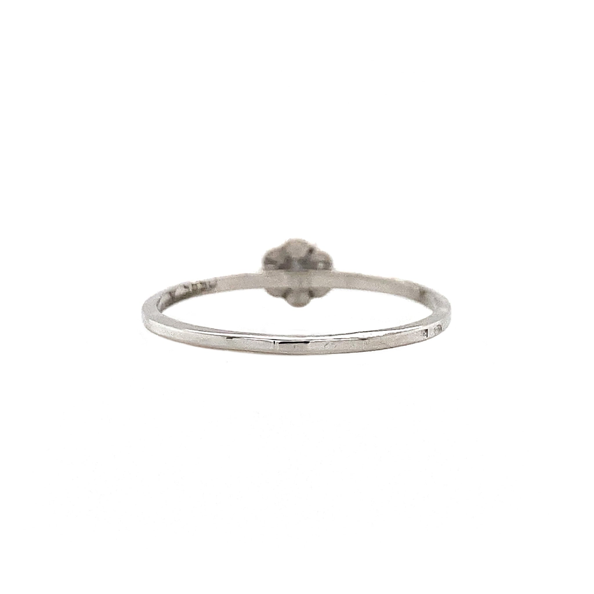 14 kt white gold solitaire ring with diamond