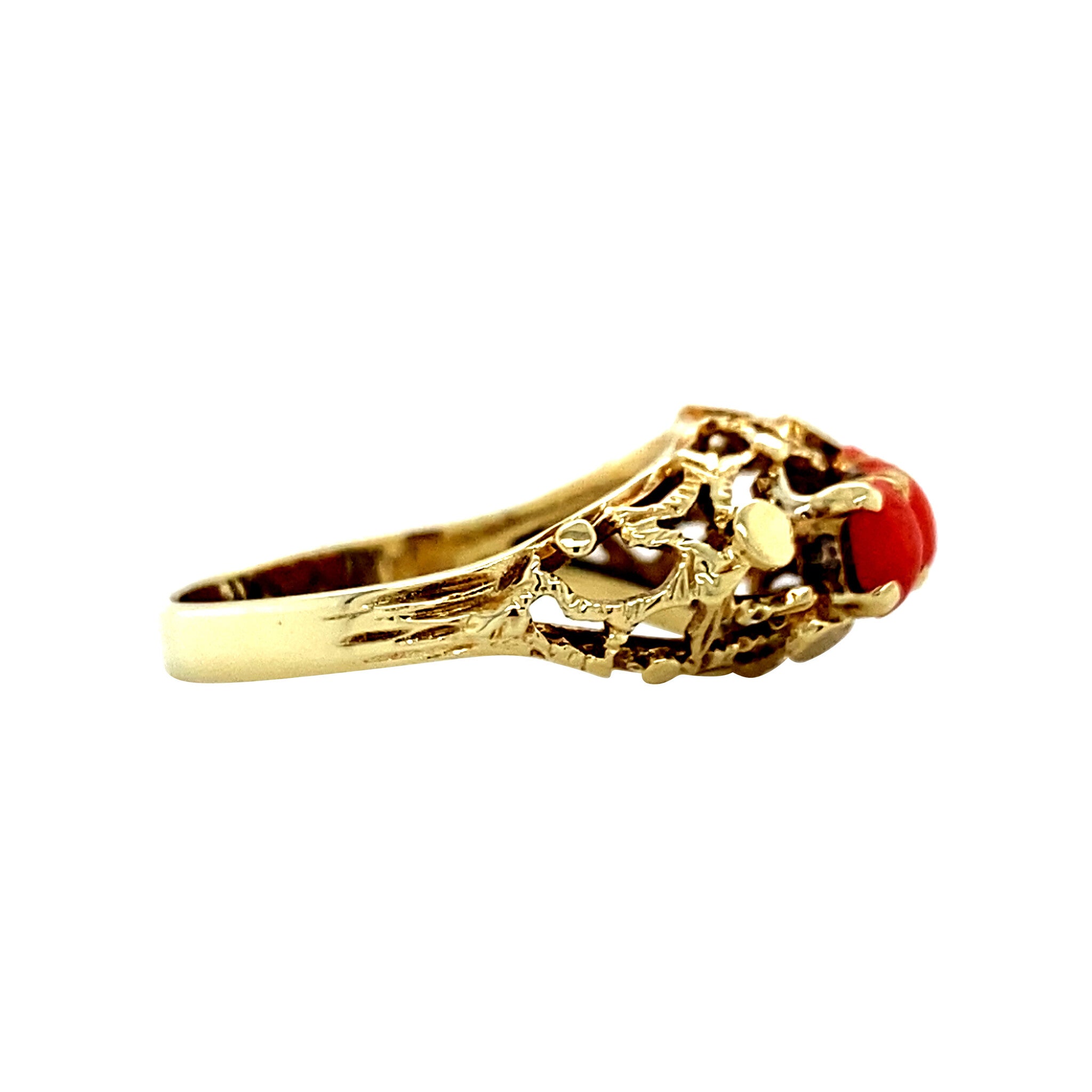 14 kt gold ring with blood coral