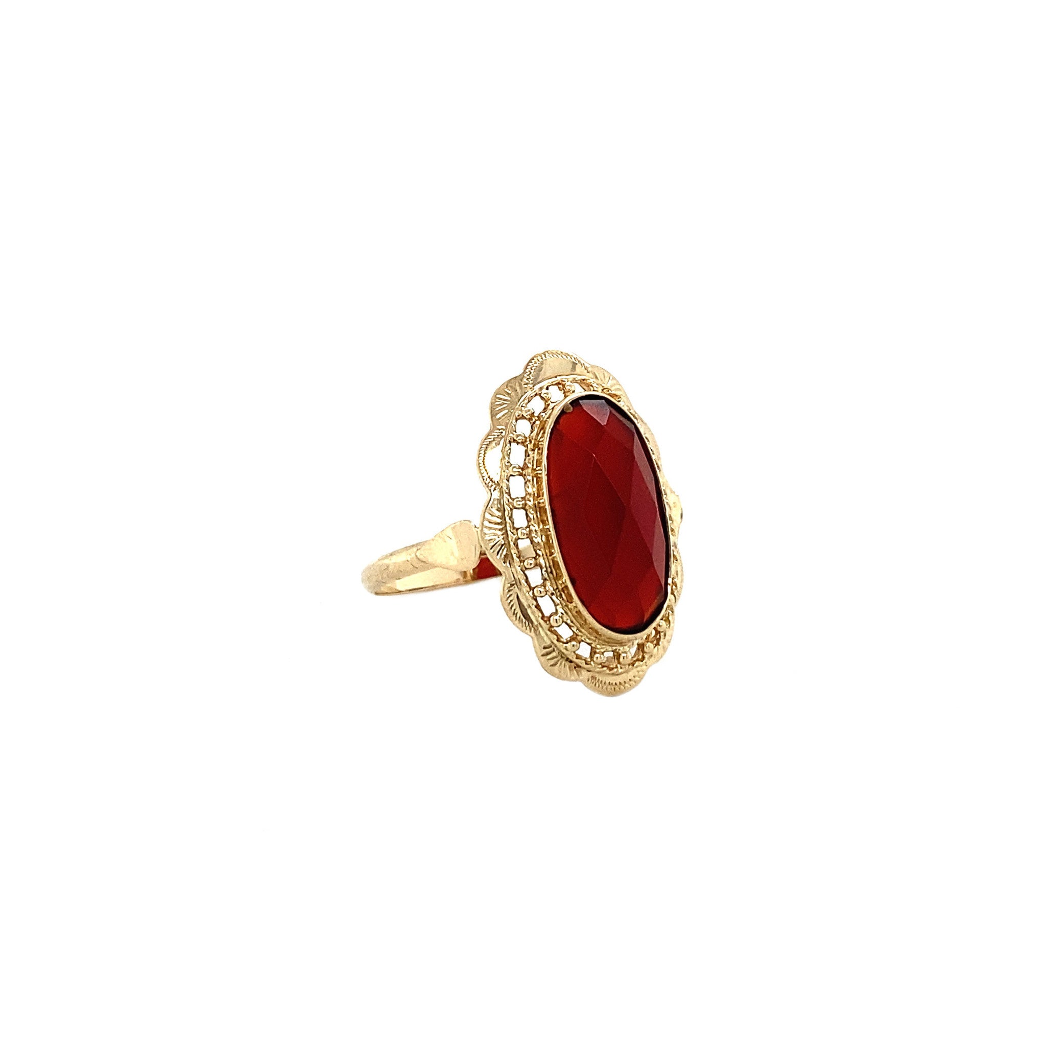 Gold ring with carnelian, 14 kt