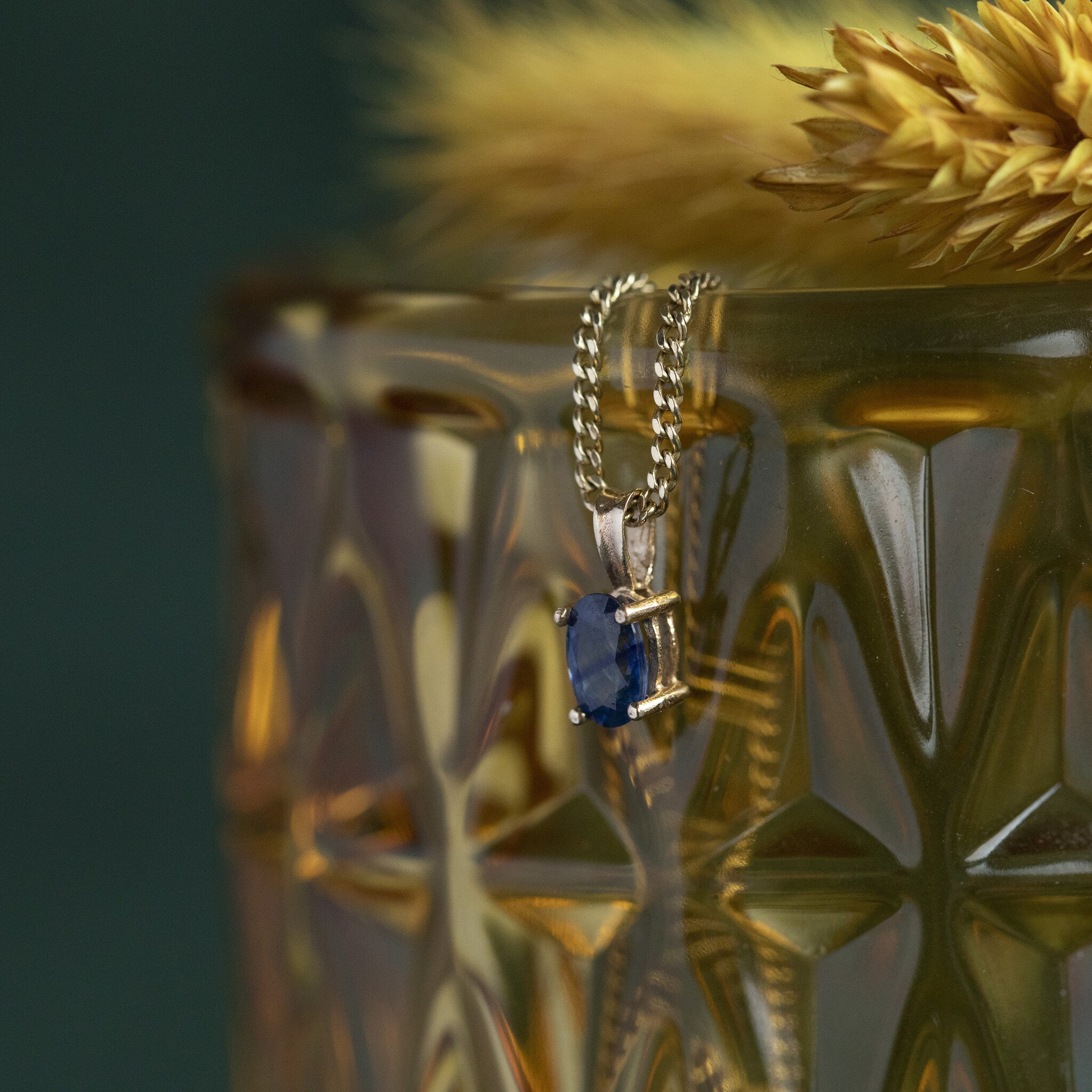 Gouden hanger met saffier 14 krt