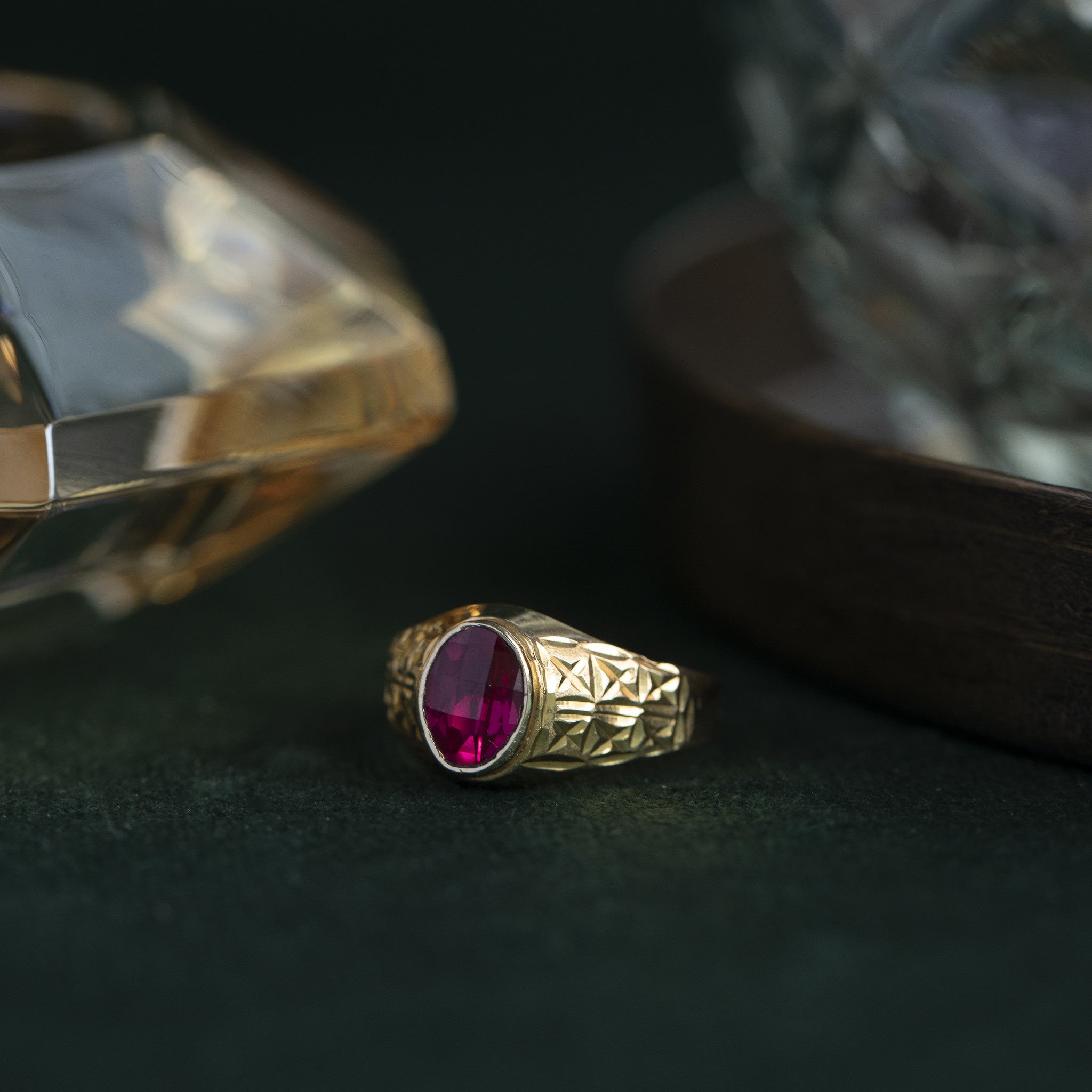 18 kt gold ring with synthetic ruby