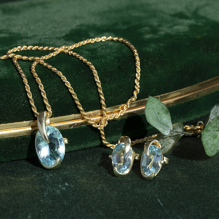 14 kt gold stud earrings with spinel