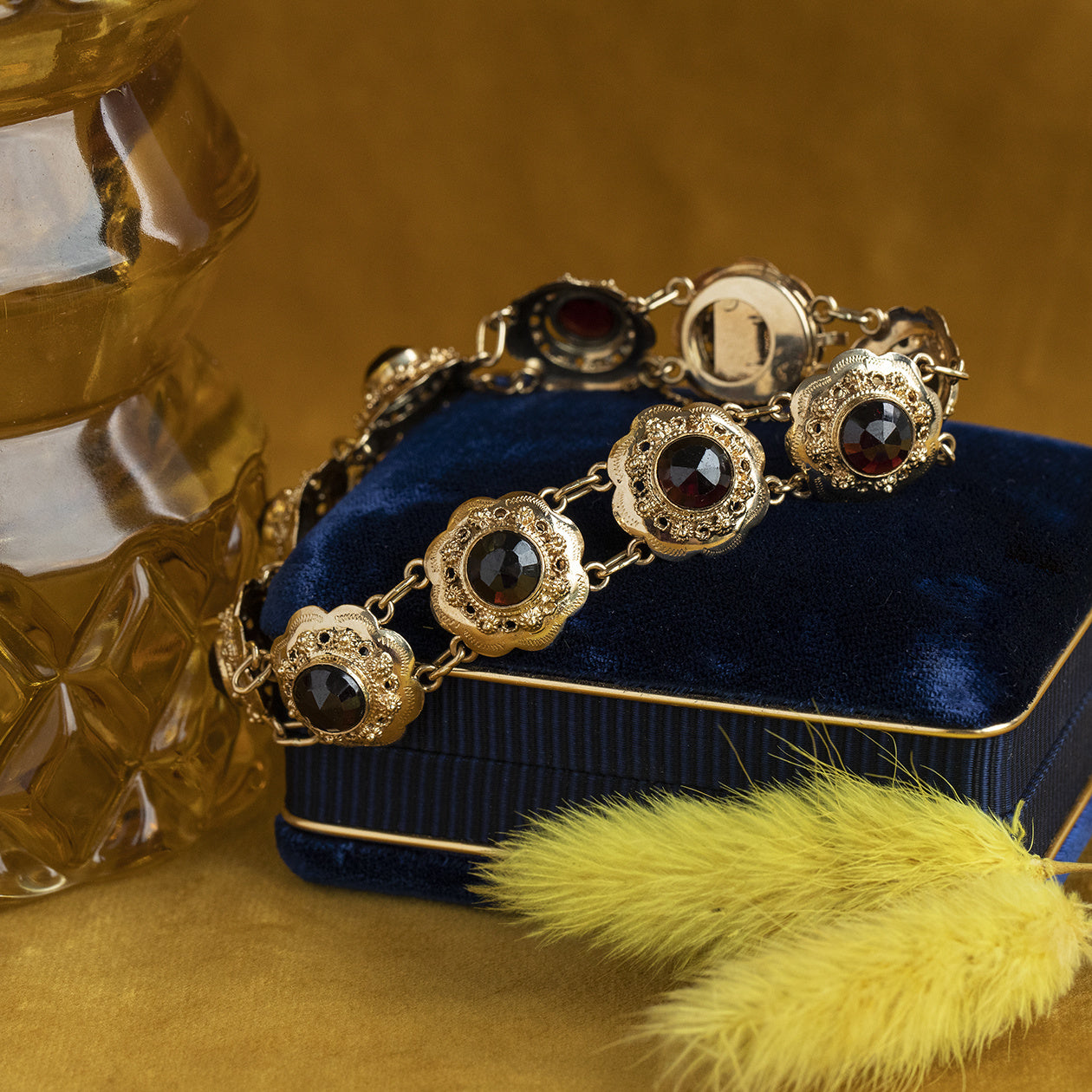 Gold bracelet with garnet 17.5 cm 14 krt