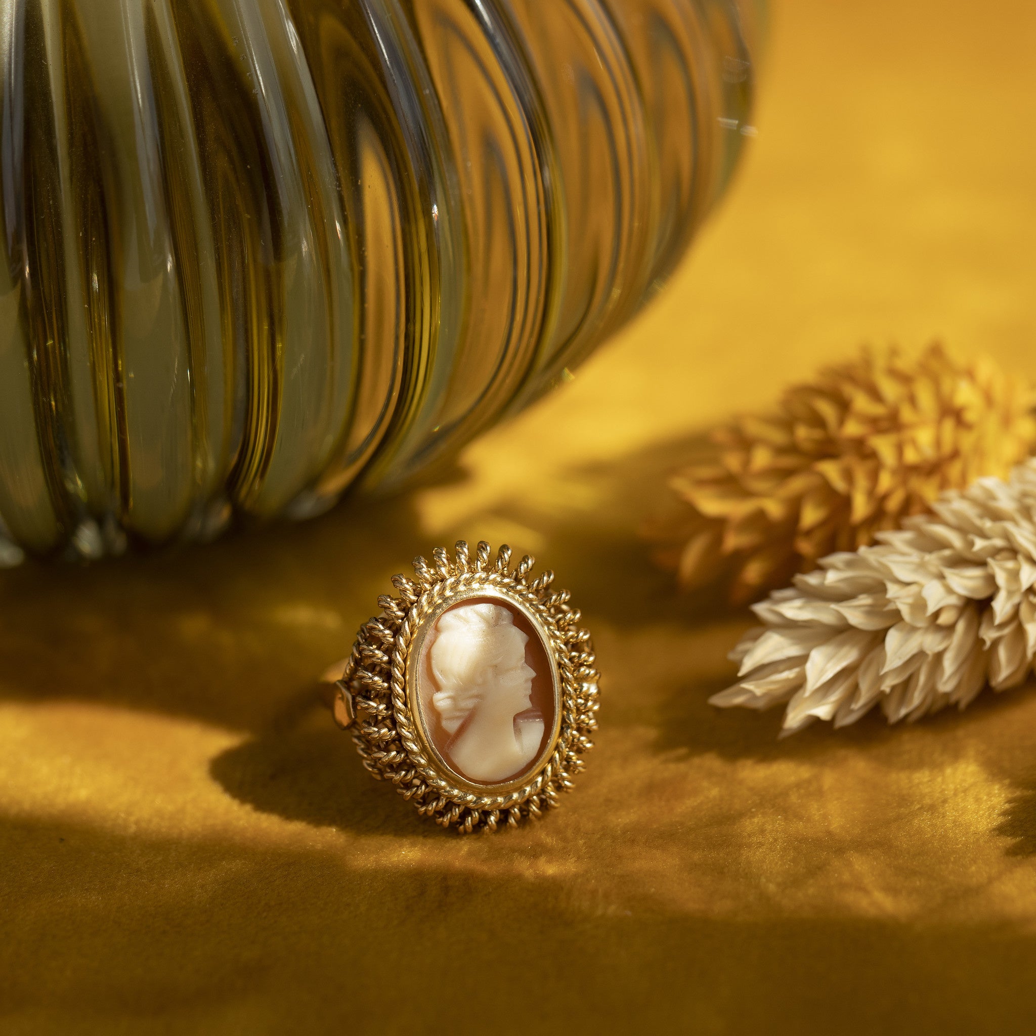 Gouden ring met camee 18 krt