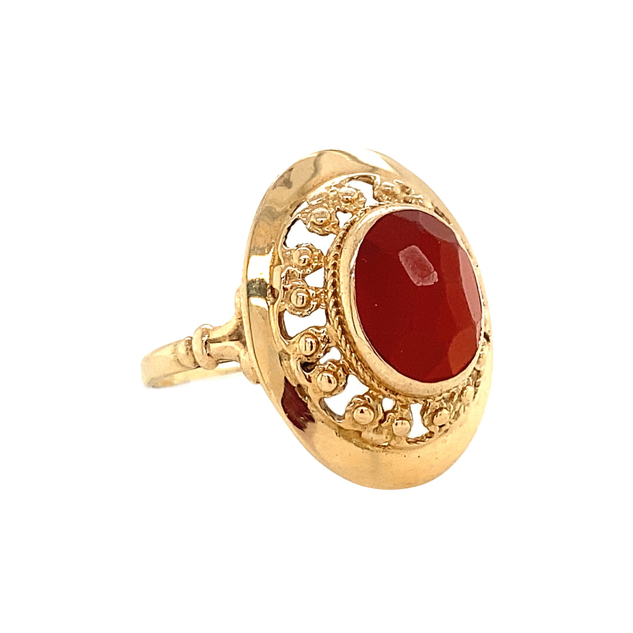 14 kt gold ring with carnelian