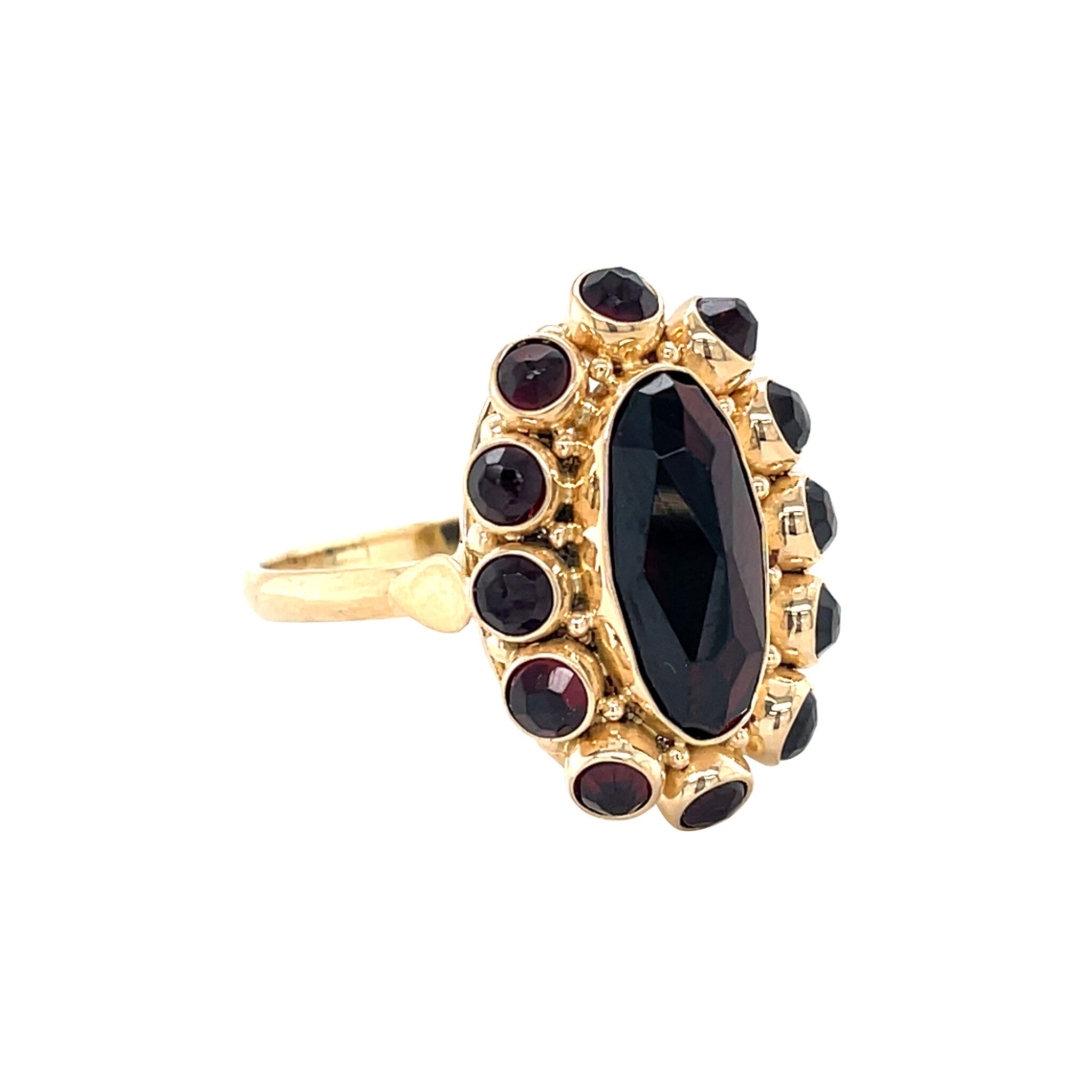Vintage 14 kt gold cluster ring with garnet