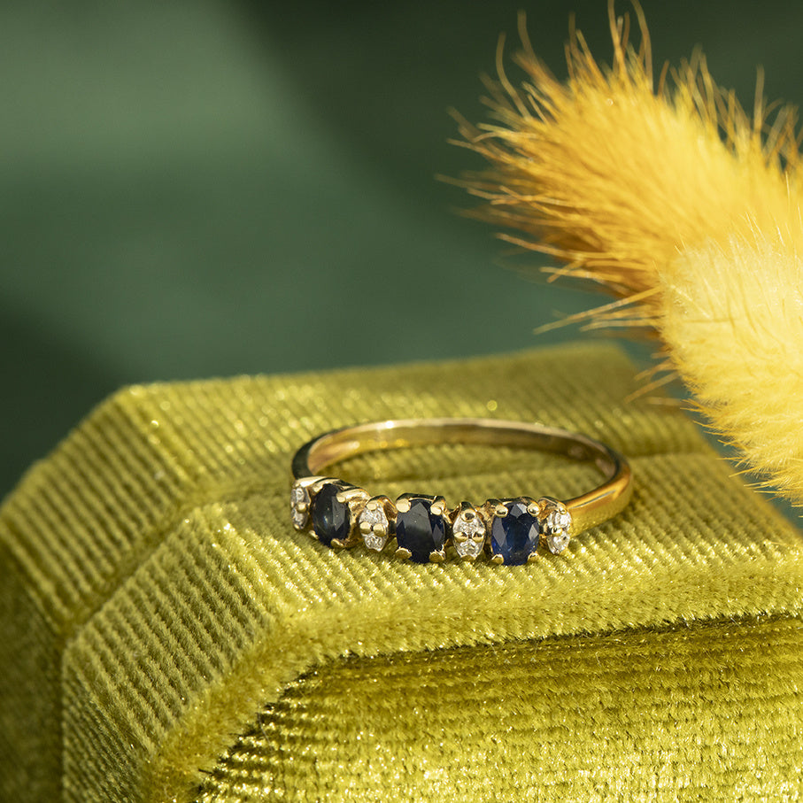 Vintage gold row ring with sapphire and diamond, 14 kt