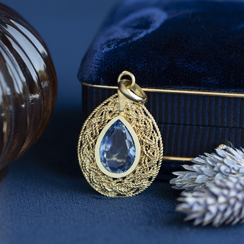 Vintage gouden hanger met blauwe kleursteen 18 krt