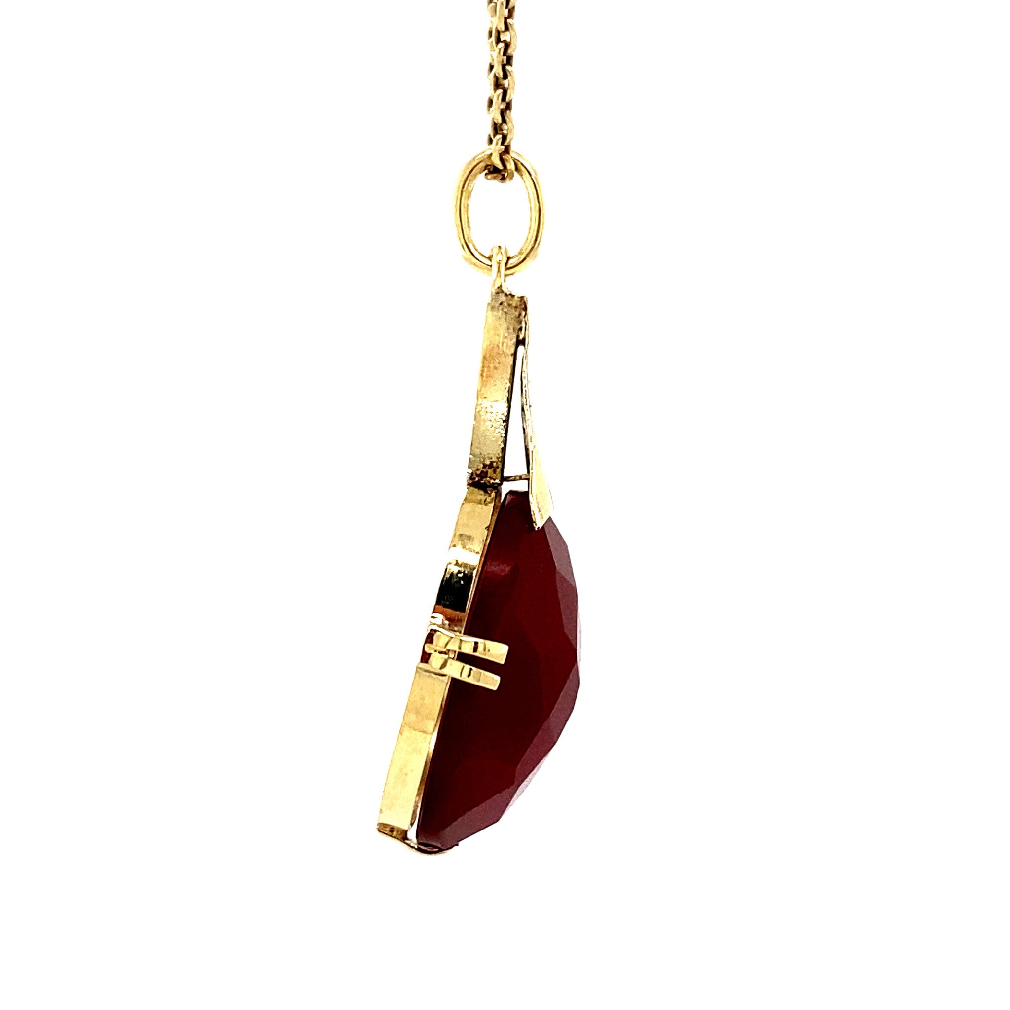 Gold pendant with carnelian 14 kt