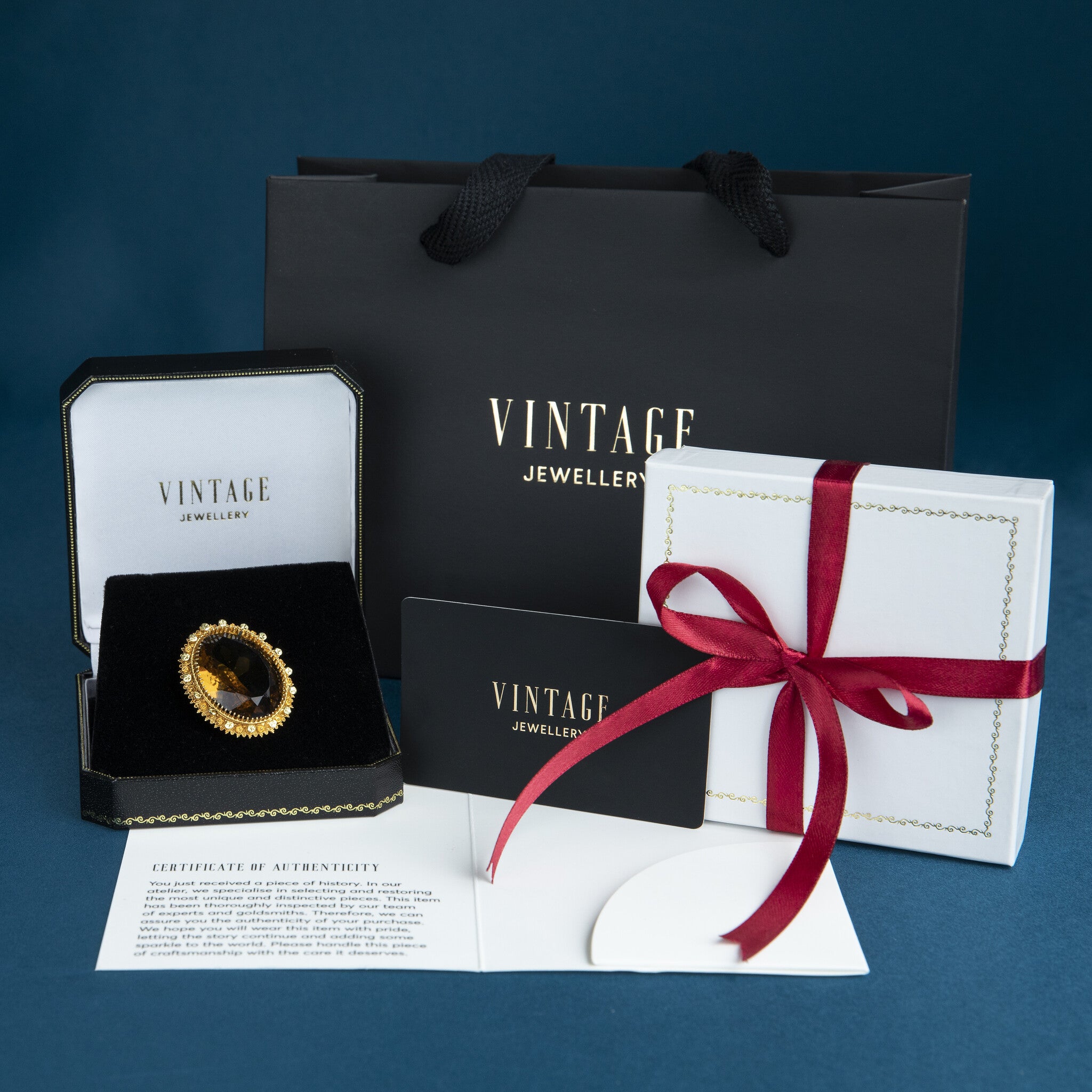 Gold vintage brooch with garnet 14 kt