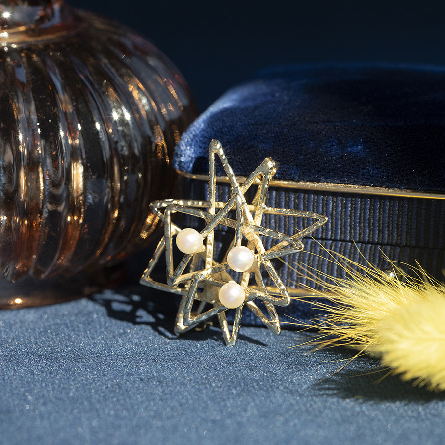 Gold vintage brooch with pearl 14 kt