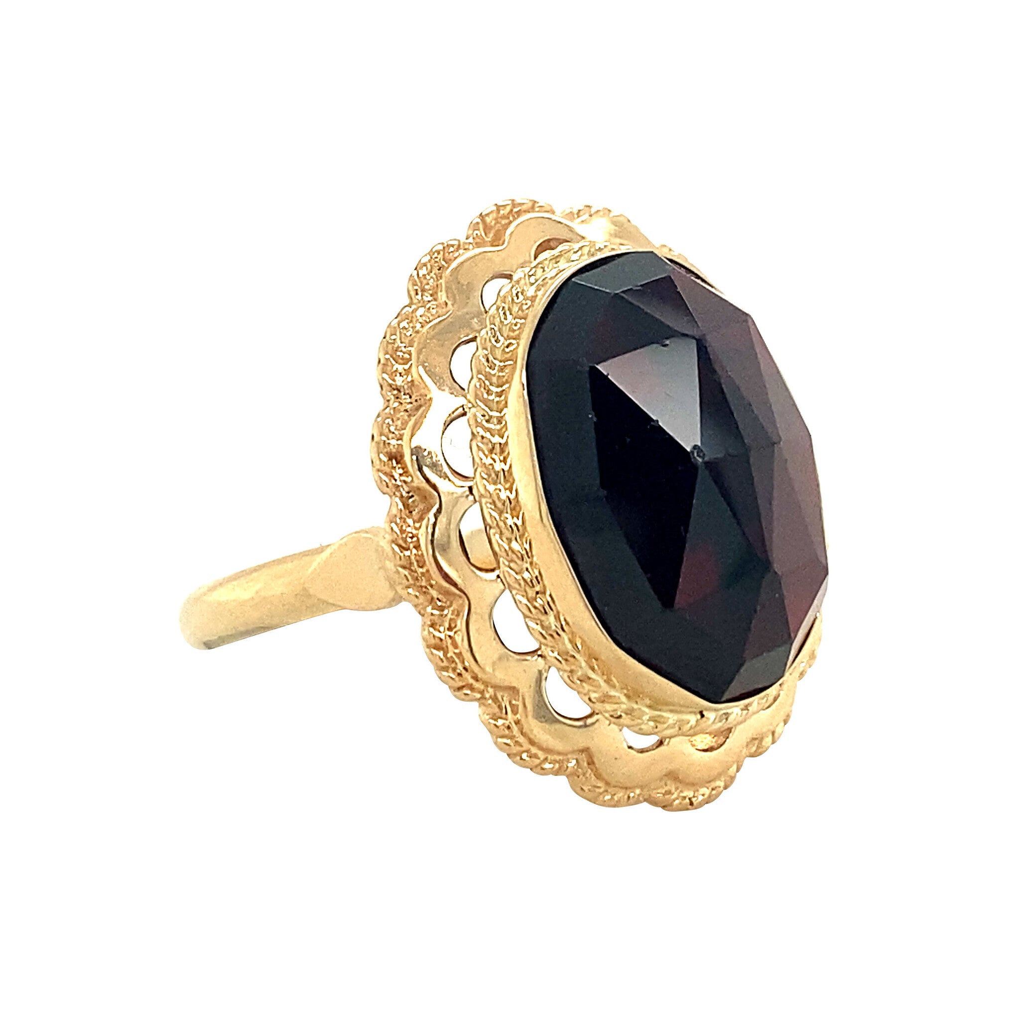 Gold ring with garnet 14 kt