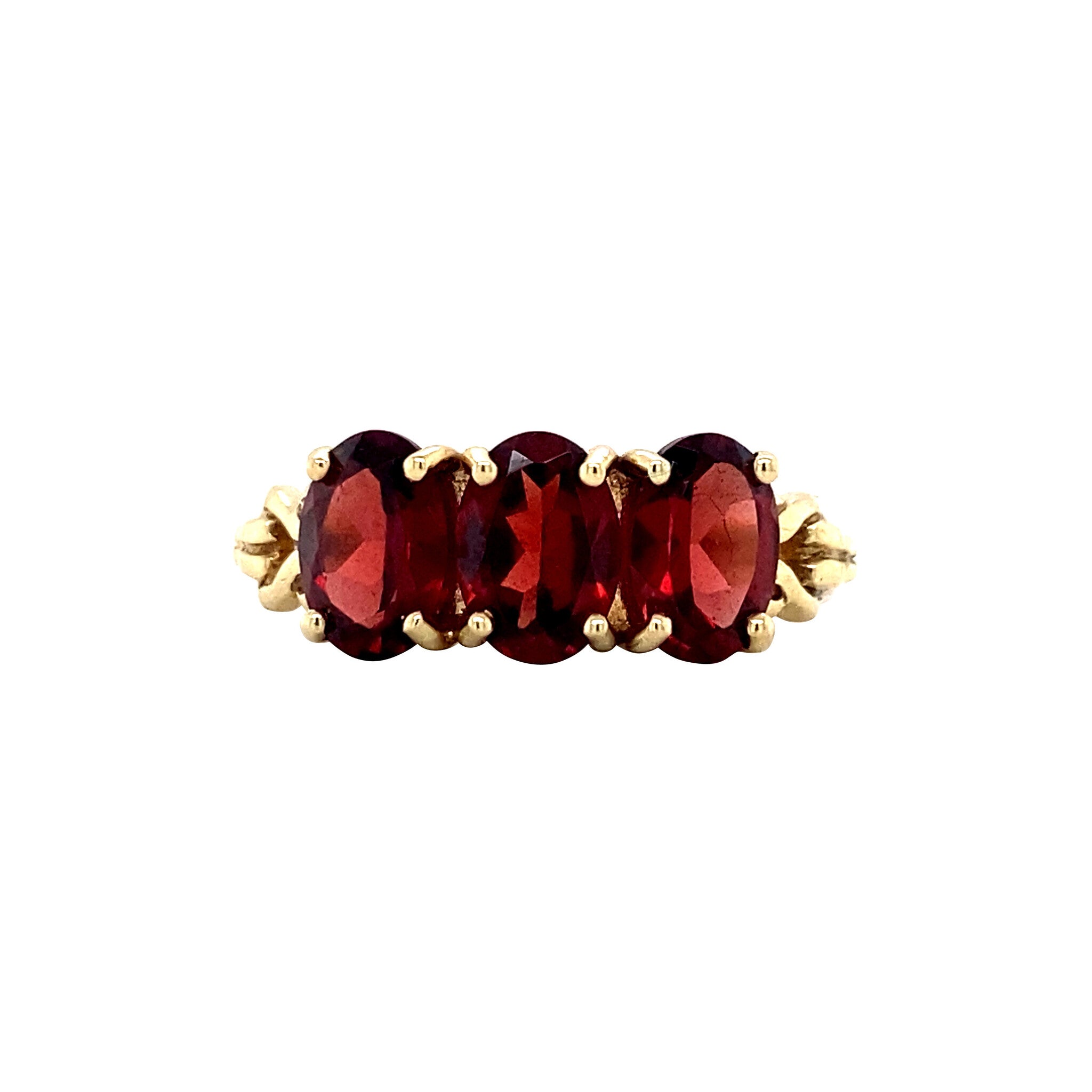 Gold ring with garnet, 14 kt