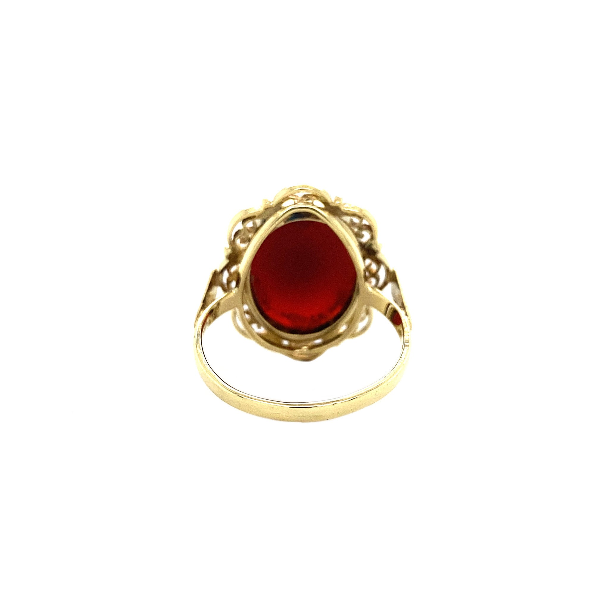 Gold ring with carnelian, 14 kt