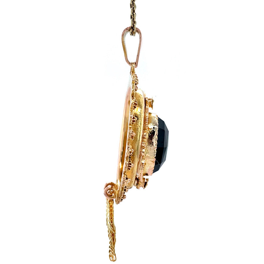 Gold vintage pendant with garnet 14 kt