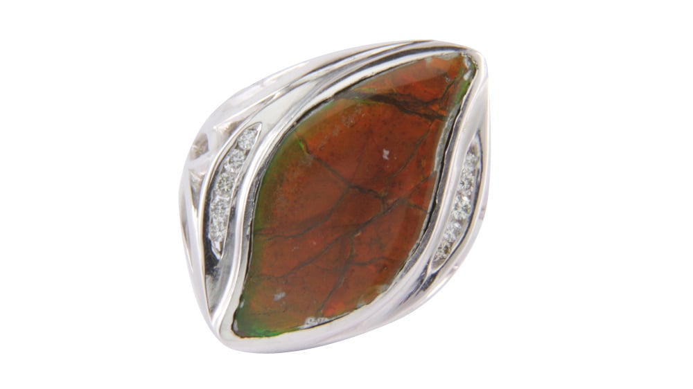 Ammolite and diamond ring, 12 kt