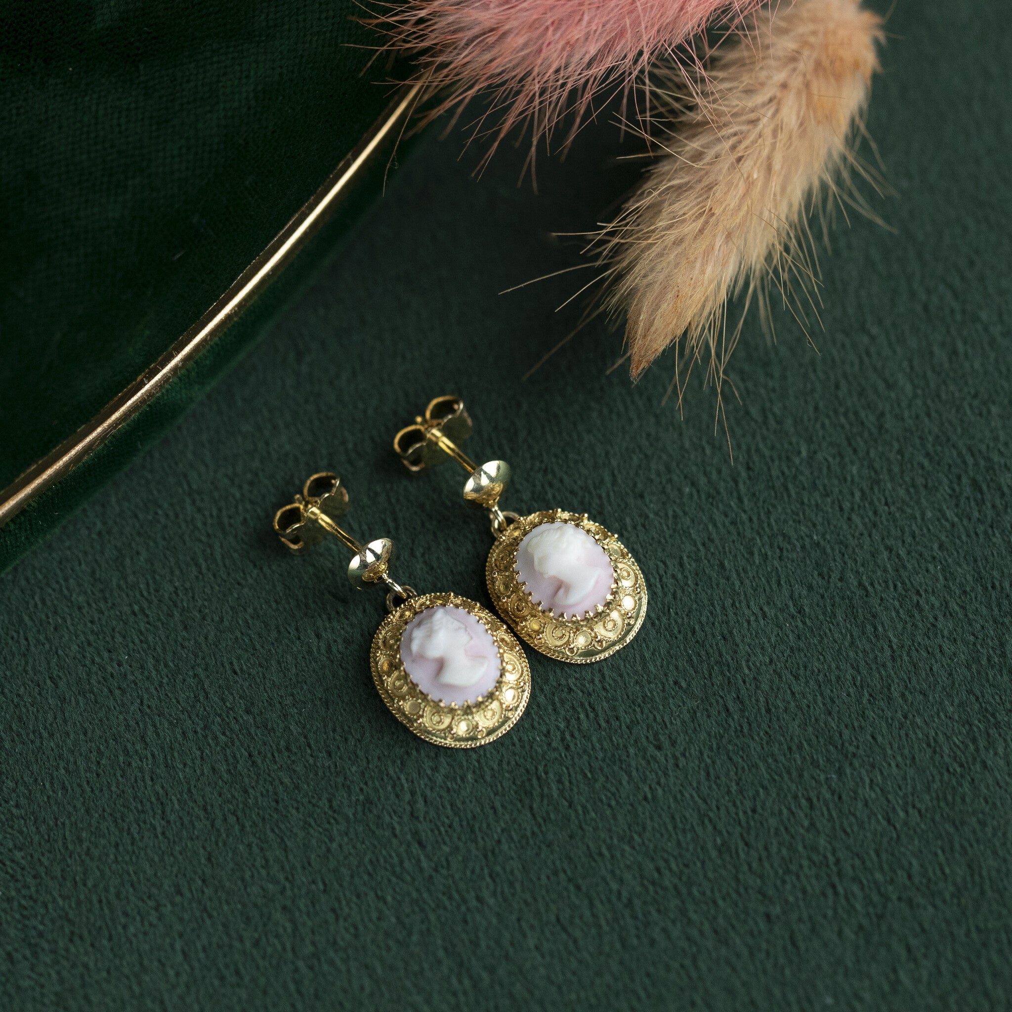 14 kt gold cameo earrings