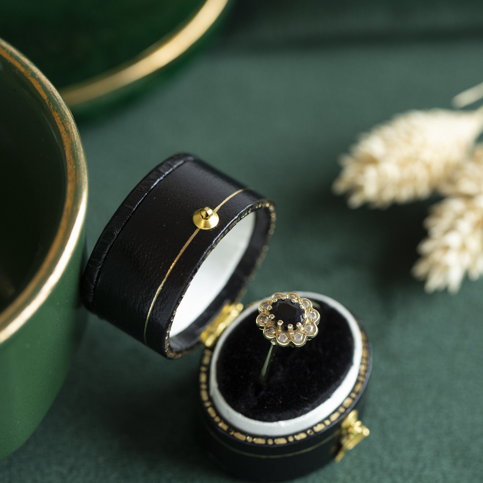 14 kt gold entourage ring with zirconia