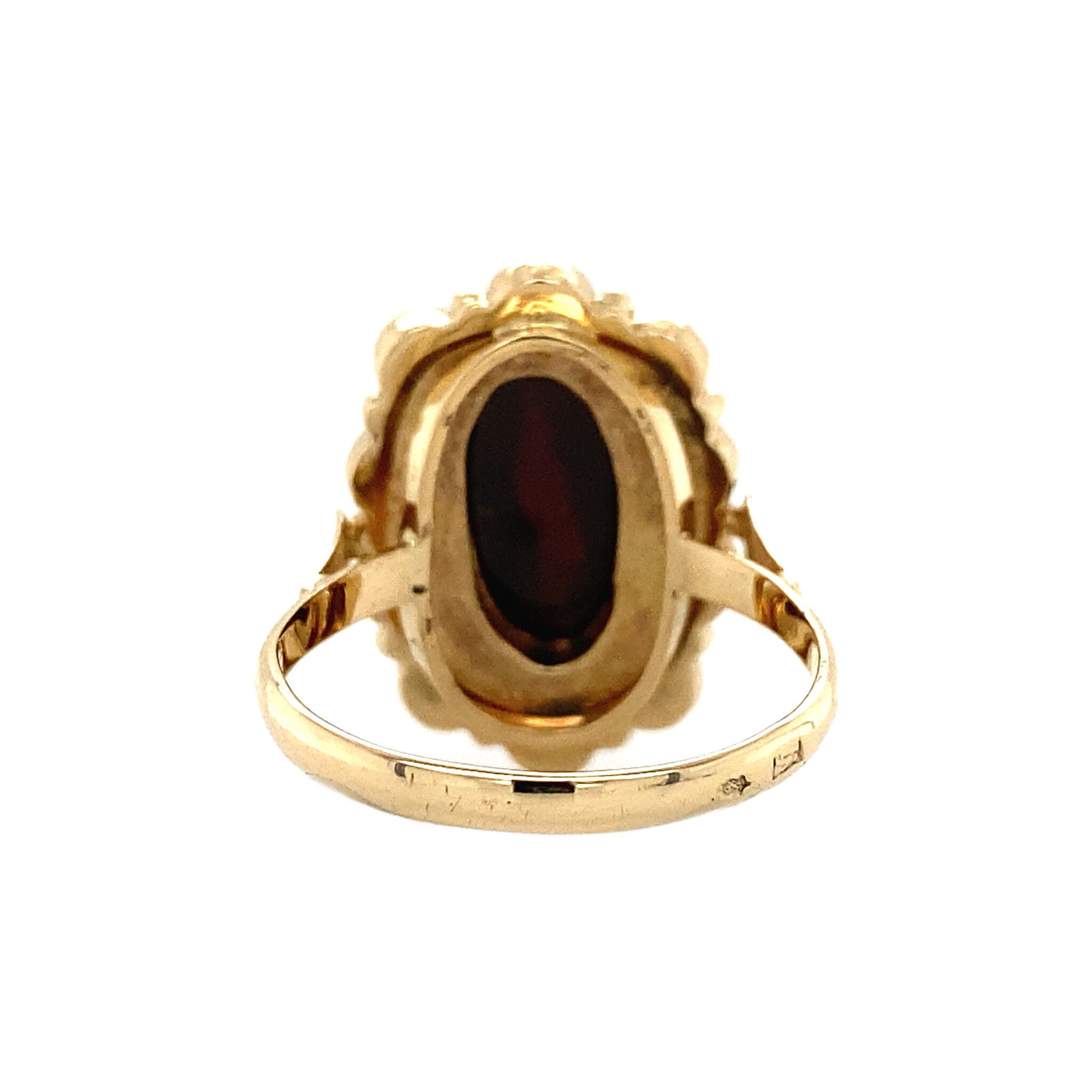 Gouden entourage ring met granaat 14 krt