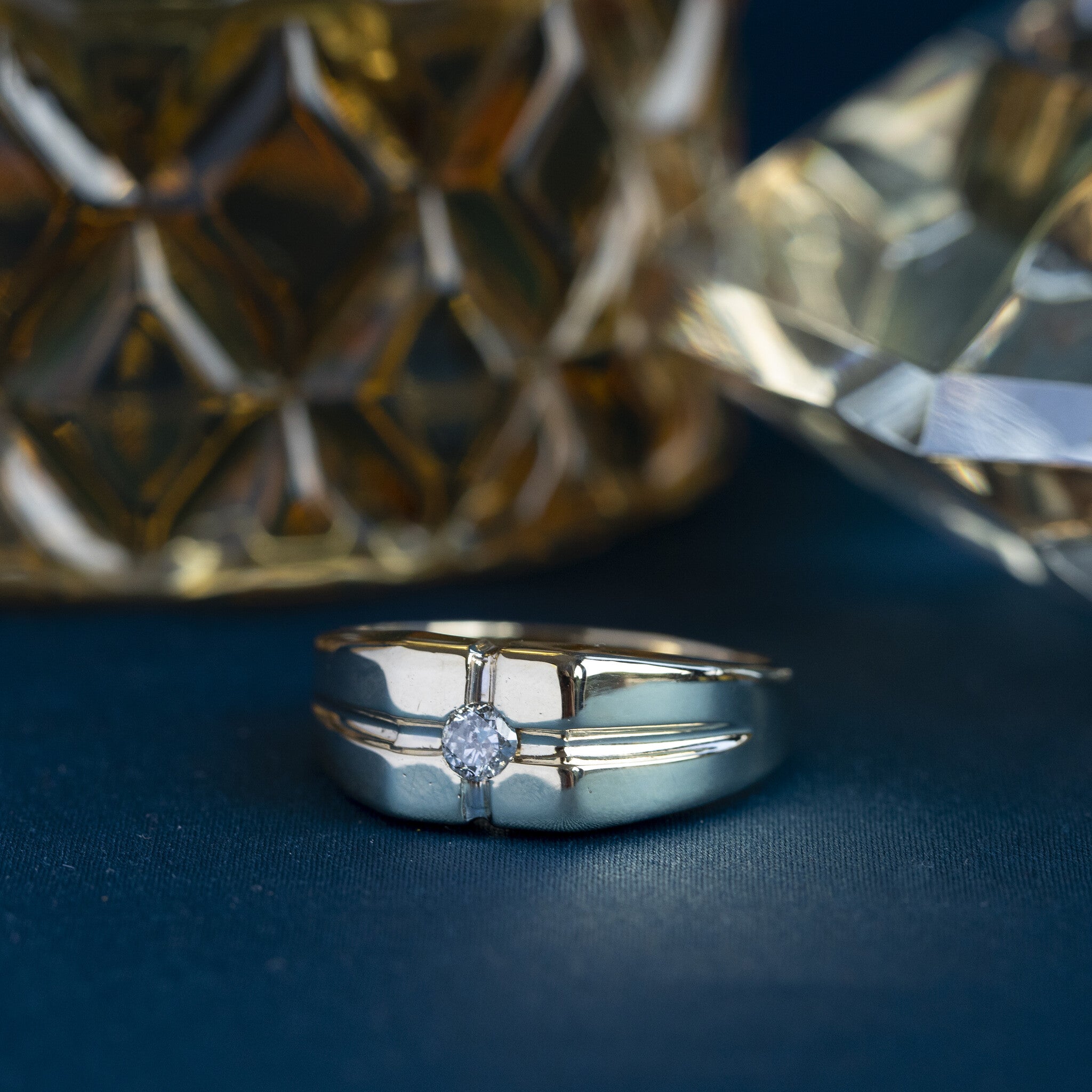 14 kt gold ring with diamond