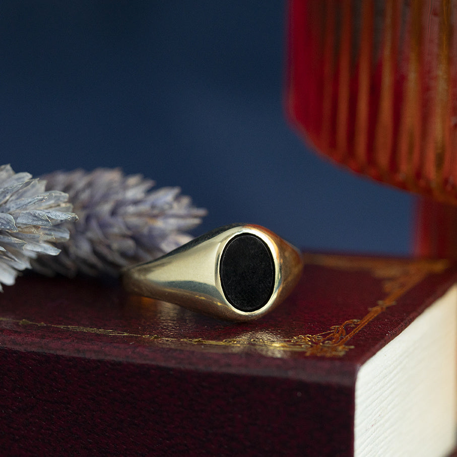 14 kt gold vintage signet ring with onyx