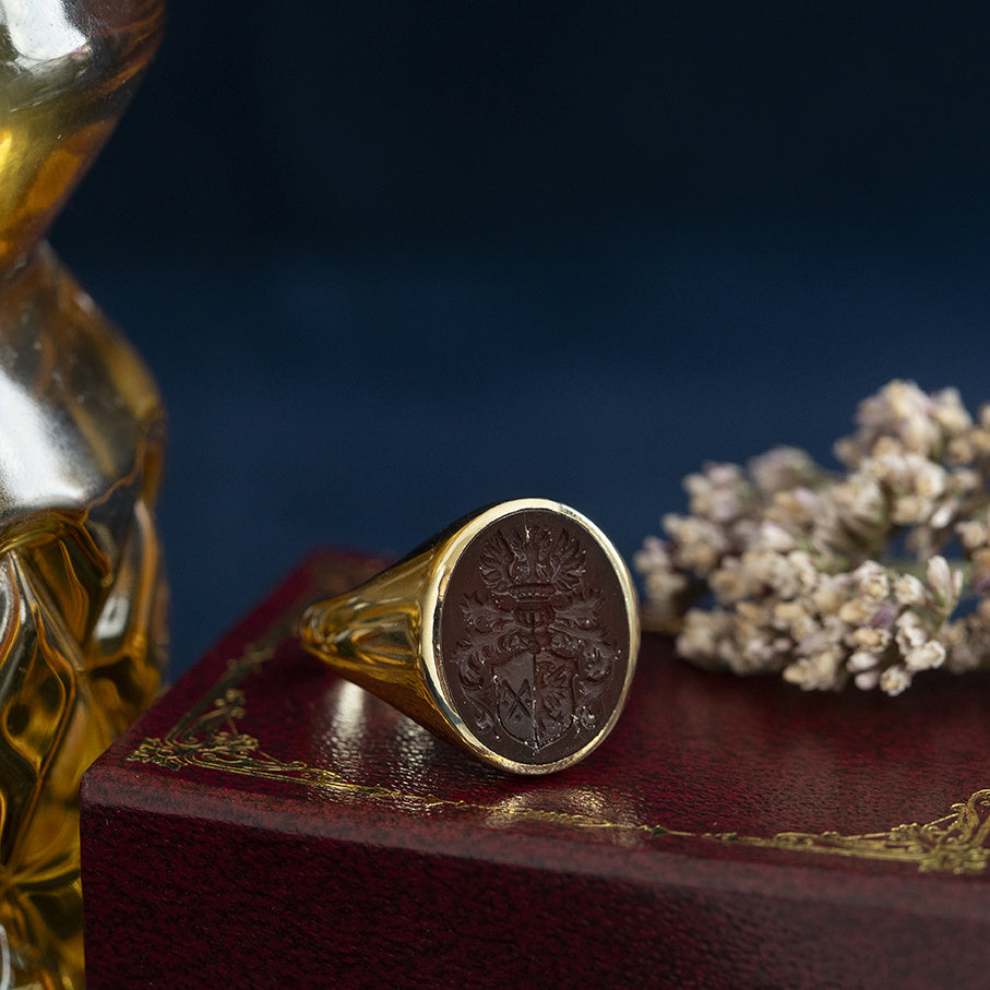 Gold vintage signet ring with carnelian 14 kt