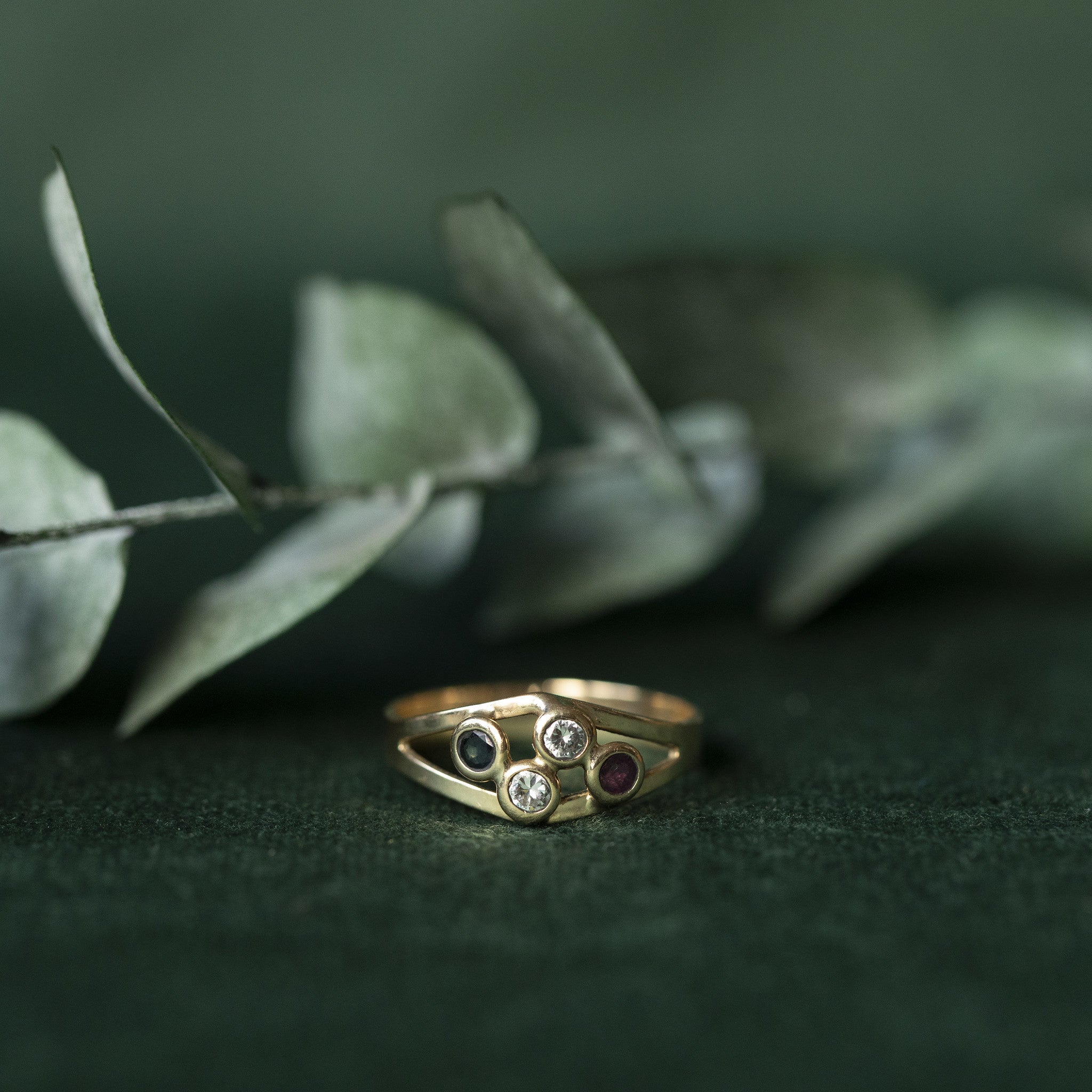 Gold ring with ruby, sapphire and zirconia, 14 kt