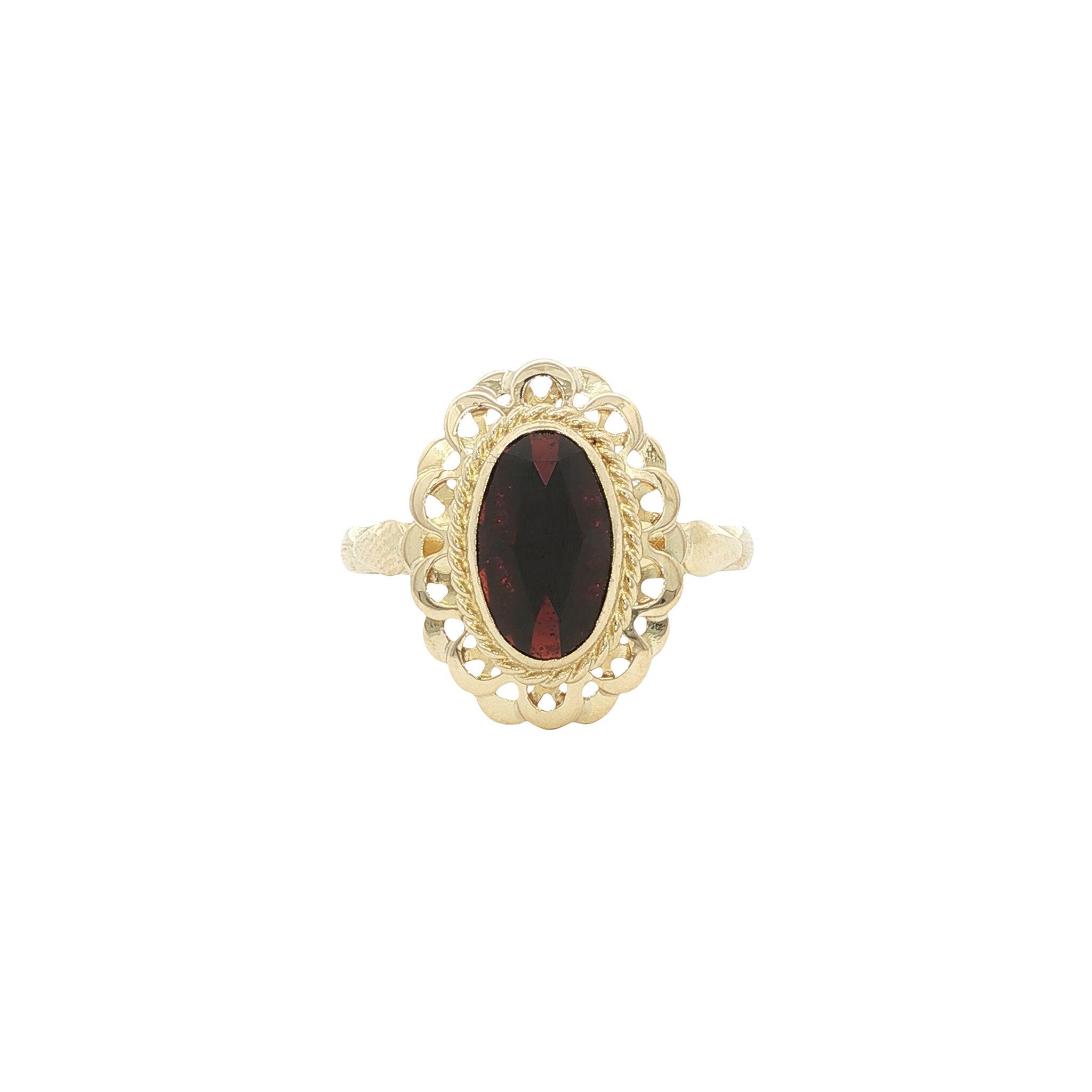 Gold ring with garnet 14 kt