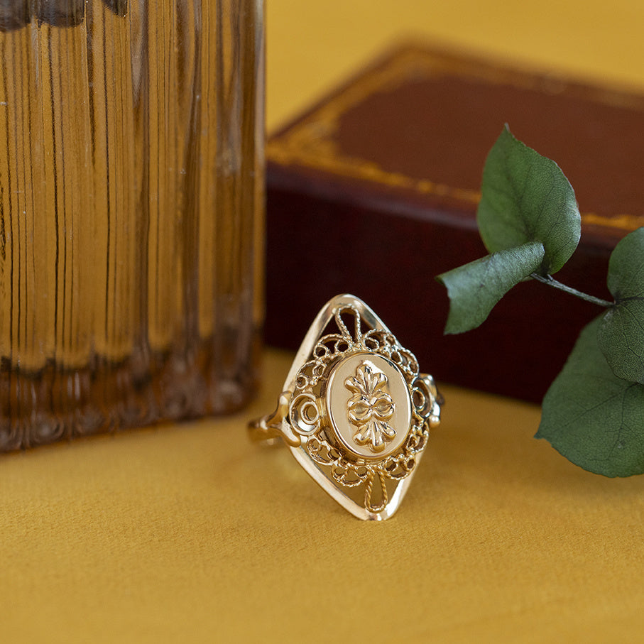 Golden vintage fantasy ring 14 kt