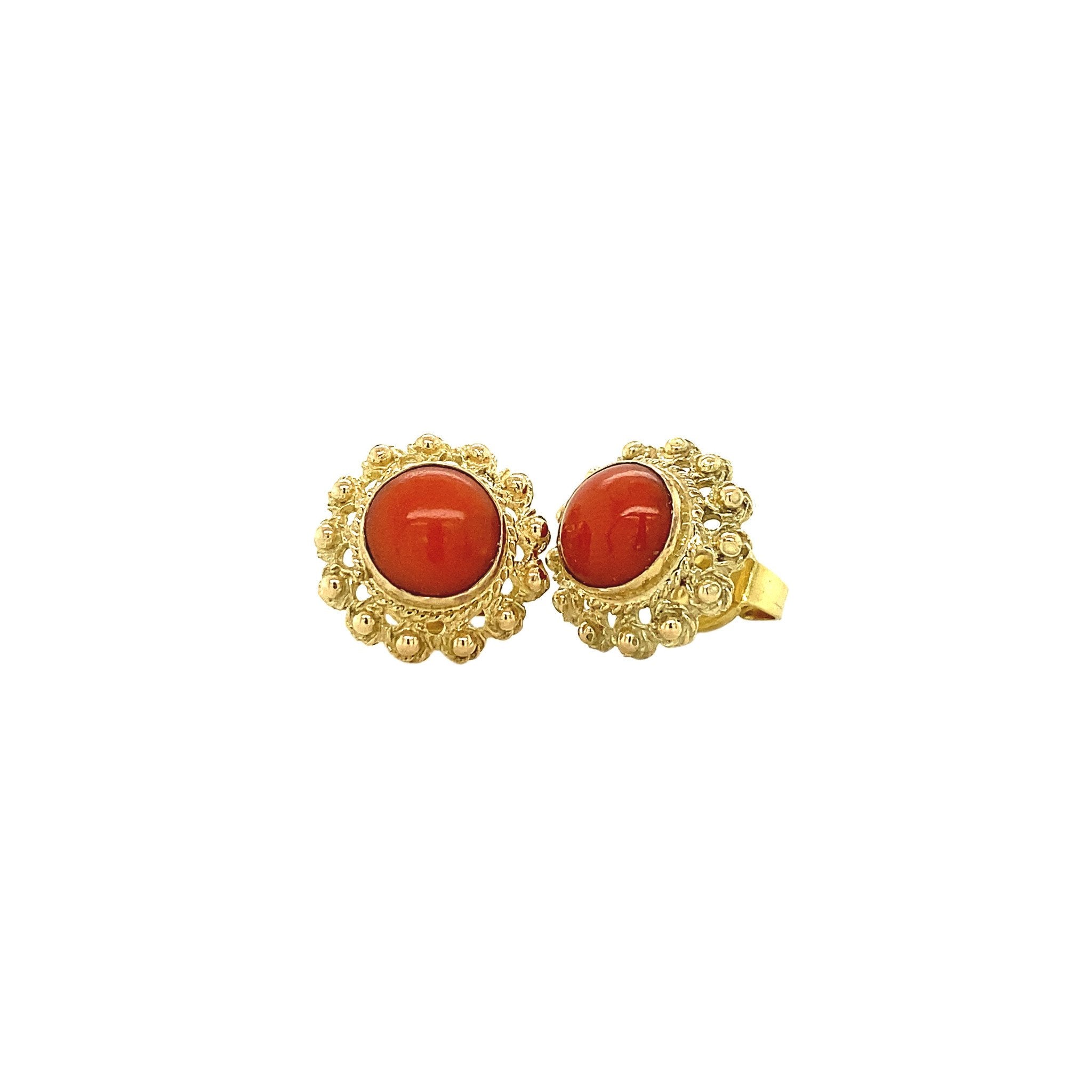 Gold stud earrings with blood coral 12 kt