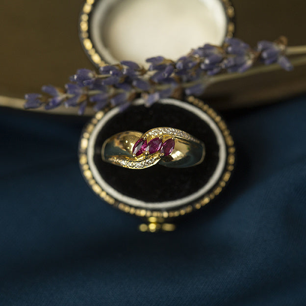 Gold ring with ruby and diamond 18 krt