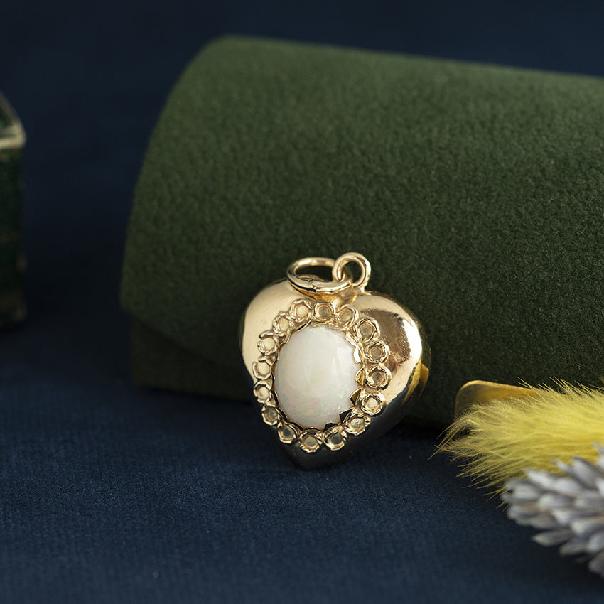 Golden vintage heart pendant with opal 14 kt