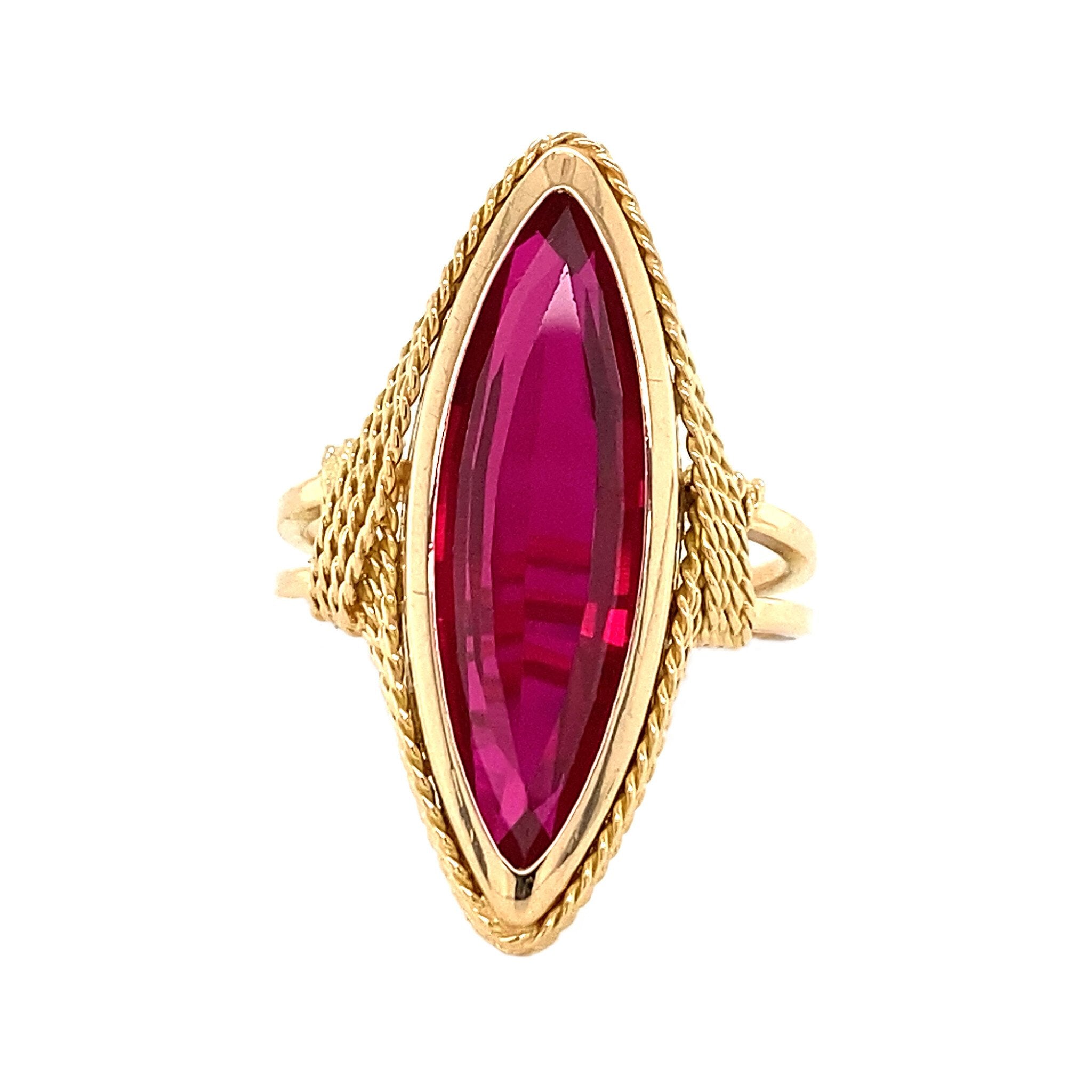 Gold ring with ruby 18 krt