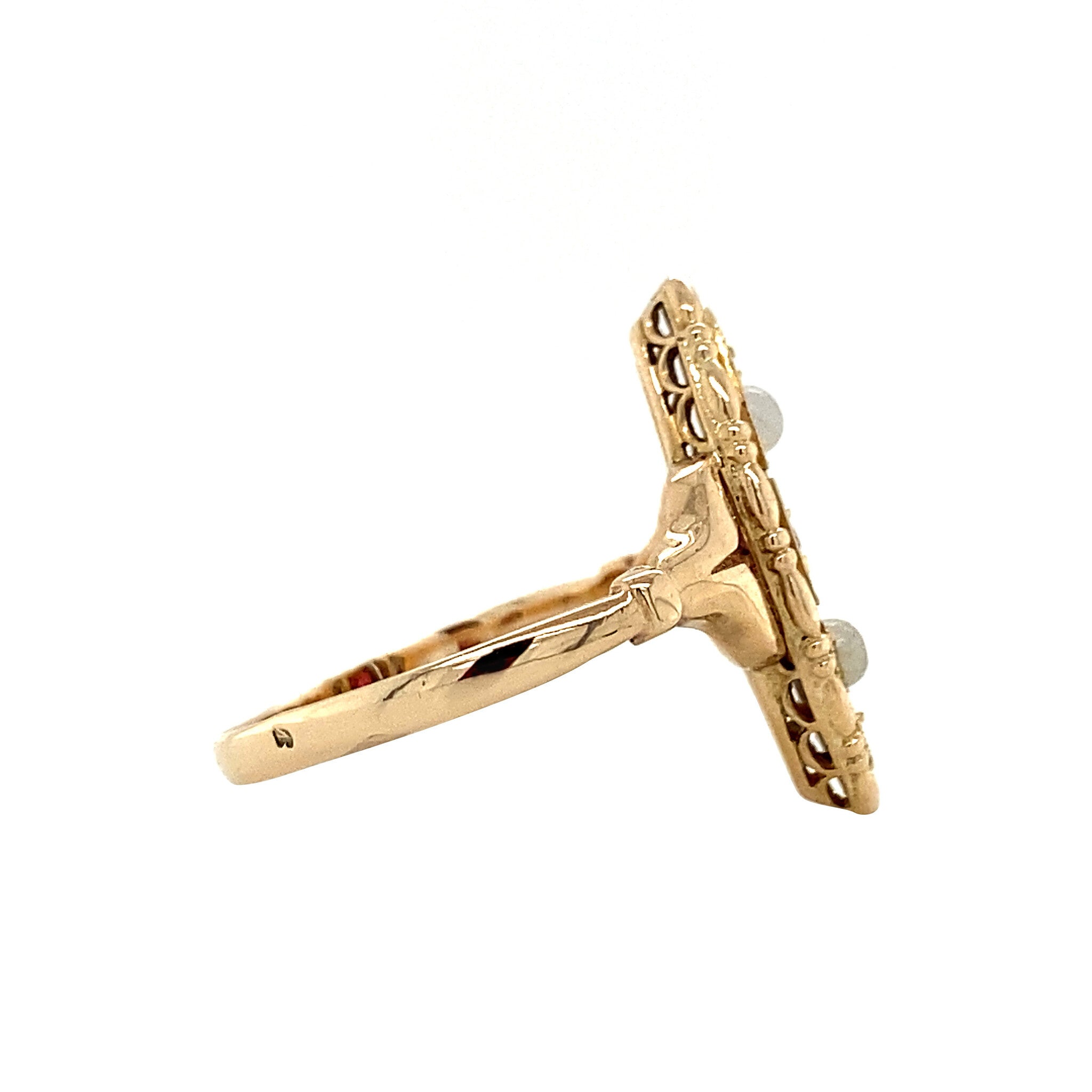 Gold ring with pearl and ruby 14 krt