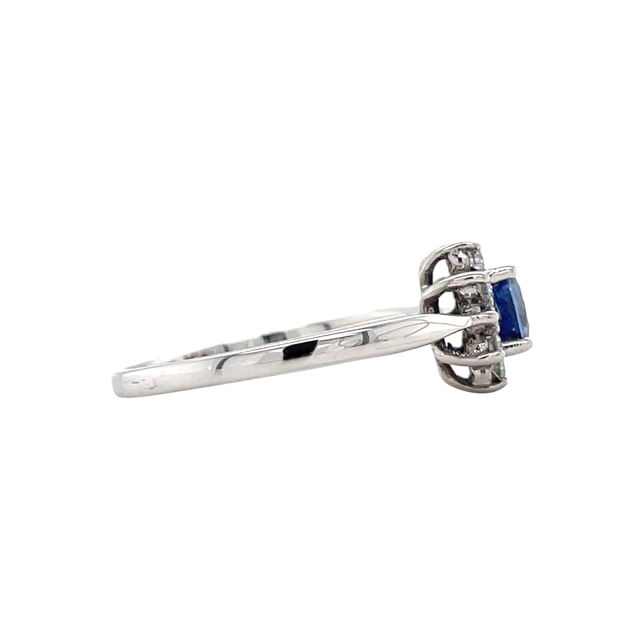 White gold vintage entourage ring with sapphire and diamond 14 kt
